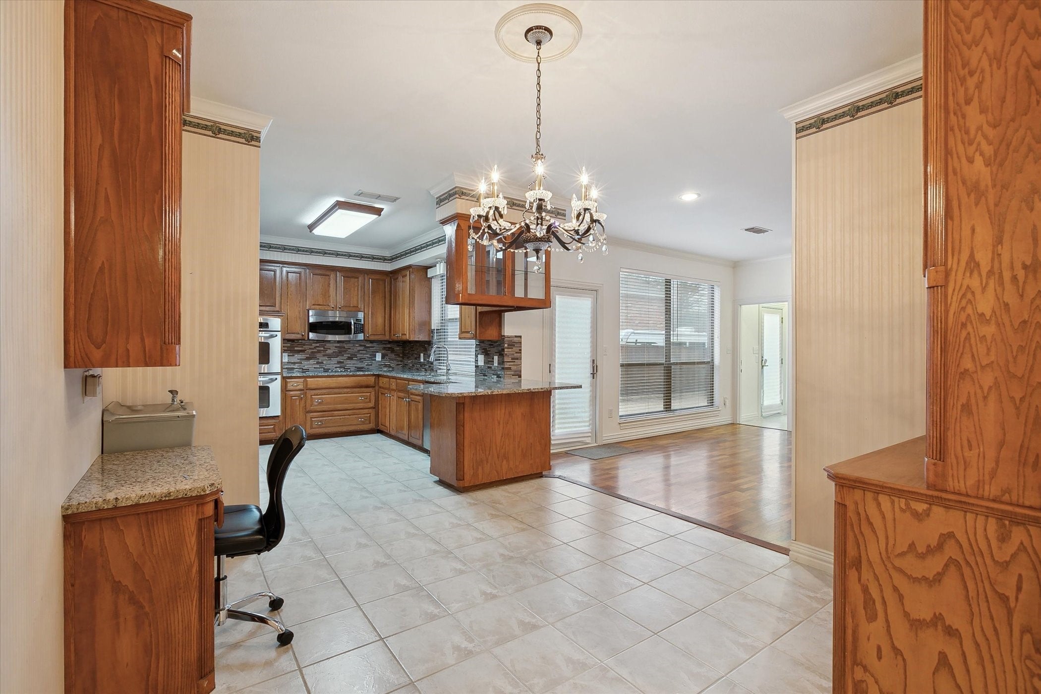 Denton, Texas, 76205, United States, 4 Bedrooms Bedrooms, ,4 BathroomsBathrooms,Residential,For Sale,1981171