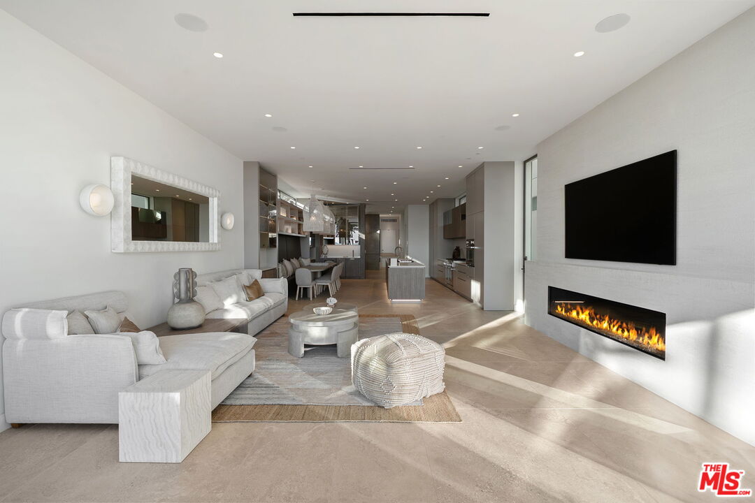 Santa Monica, California, 90403, United States, 7 Bedrooms Bedrooms, ,9 BathroomsBathrooms,Residential,For Sale,1955538