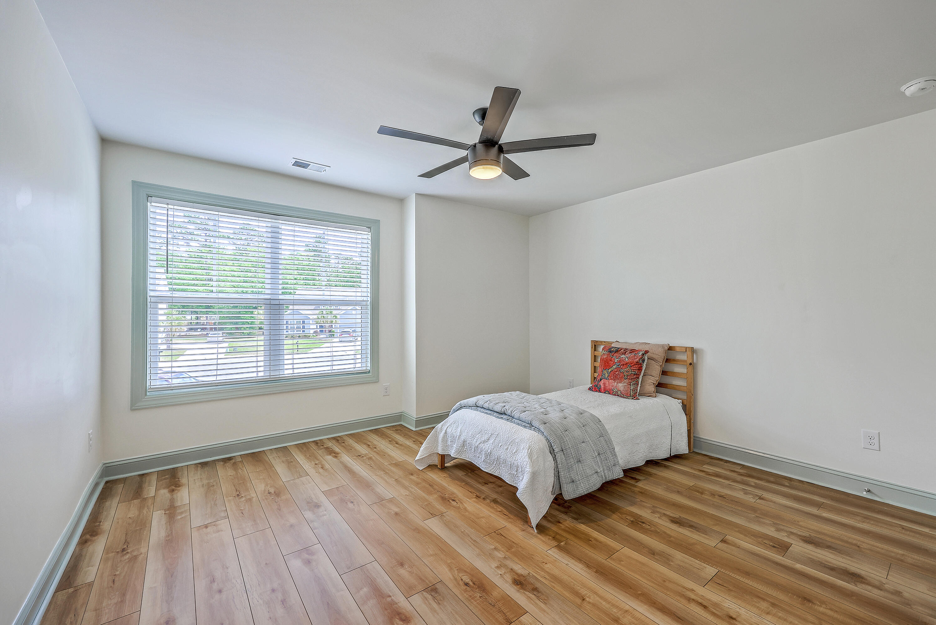 Summerville, South Carolina, 29483, United States, 4 Bedrooms Bedrooms, ,3 BathroomsBathrooms,Residential,For Sale,1928541