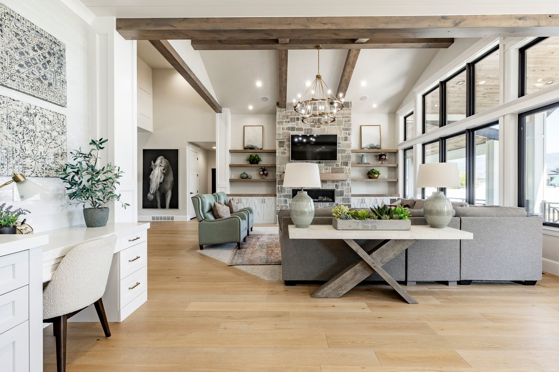  Custom Home with Detached Toy Barn - 物件實景