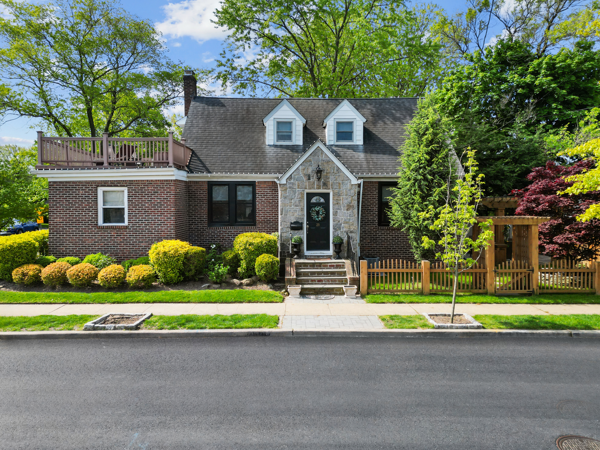 Oceanside, New York, 11572, United States, 3 Bedrooms Bedrooms, ,2 BathroomsBathrooms,Residential,For Sale,1928252