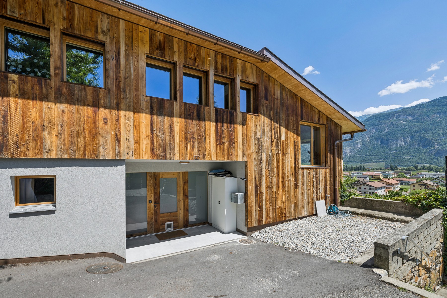  Exceptional triplex apartment in the heart of Saillon