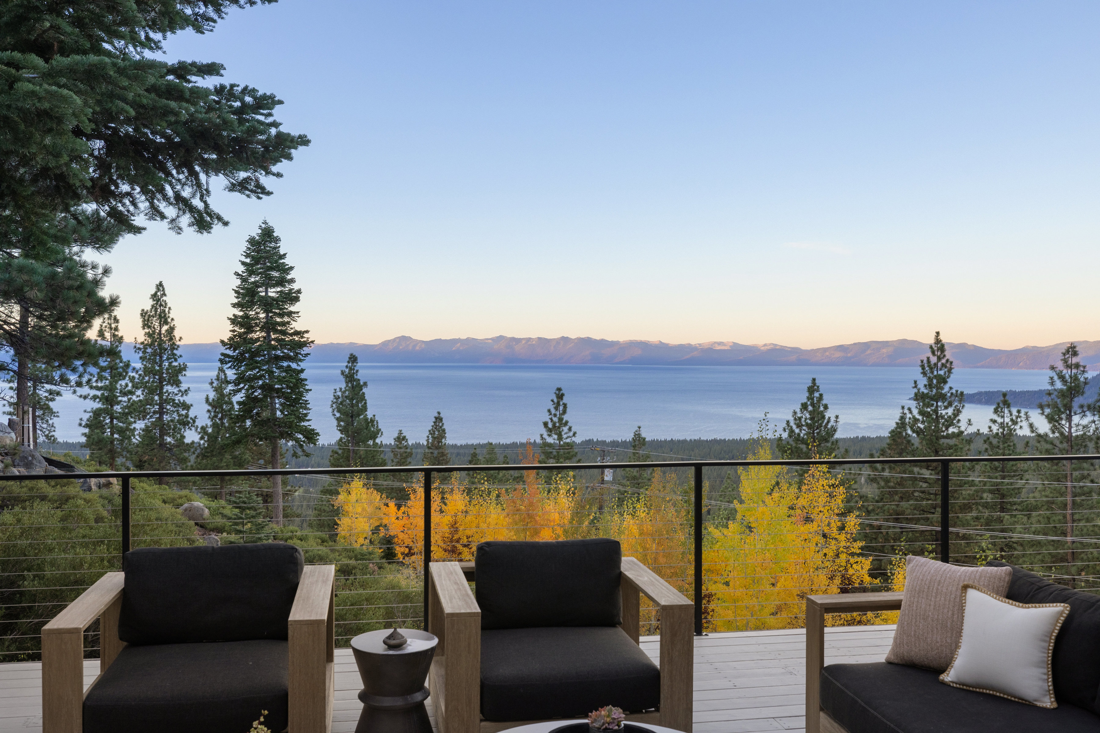  Legendary Gated Panoramic Lake View Estate - 物件實景