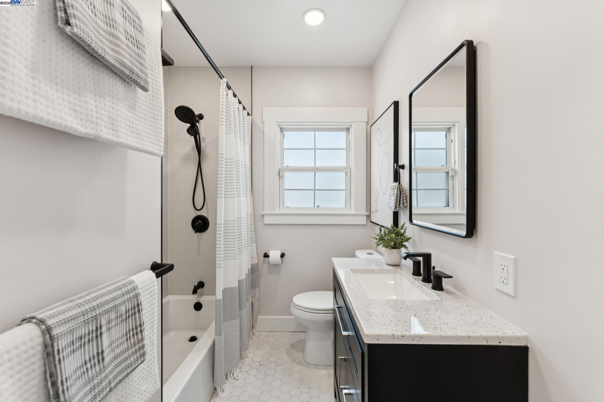 Oakland, California, 94605, United States, 2 Bedrooms Bedrooms, ,1 BathroomBathrooms,Residential,For Sale,1901518