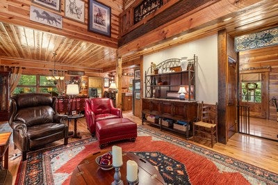 Murphy, North Carolina, 28906, United States, 3 Bedrooms Bedrooms, ,6 BathroomsBathrooms,Residential,For Sale,1933143