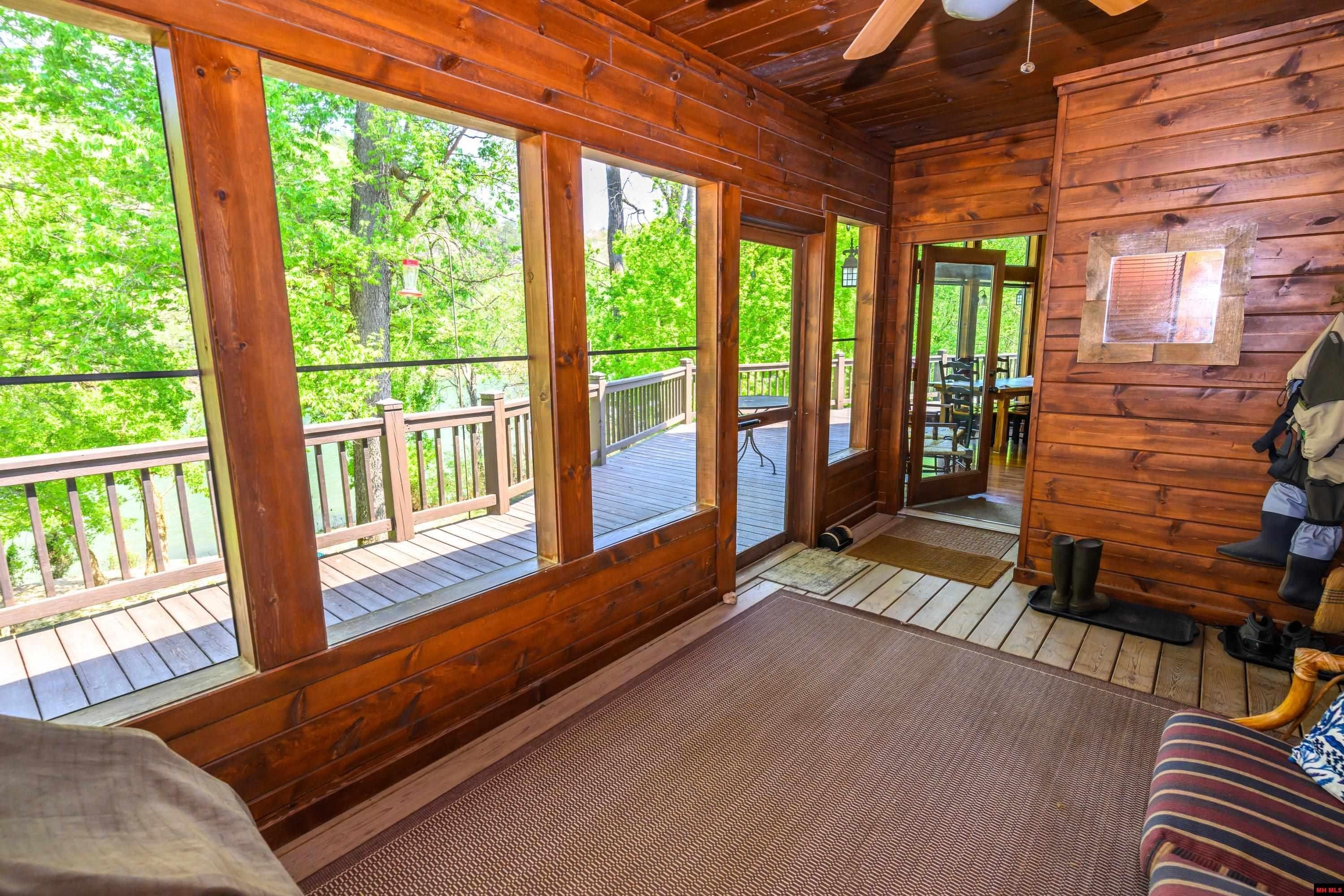 Norfork, Arkansas, 72658, United States, 3 Bedrooms Bedrooms, ,3 BathroomsBathrooms,Residential,For Sale,1921942