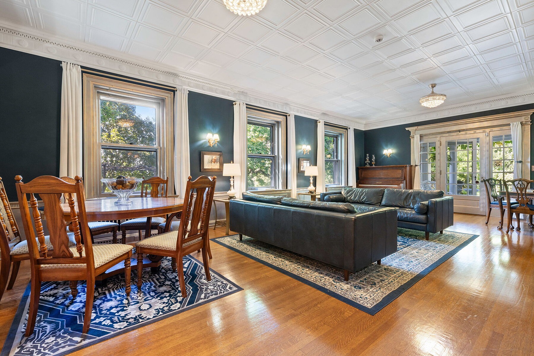  Neo-Classical Revival Home - 物件實景