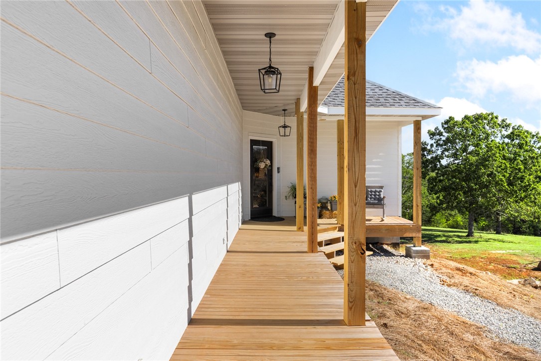 Yellville, Arkansas, 72687, United States, 2 Bedrooms Bedrooms, ,3 BathroomsBathrooms,Residential,For Sale,1970032