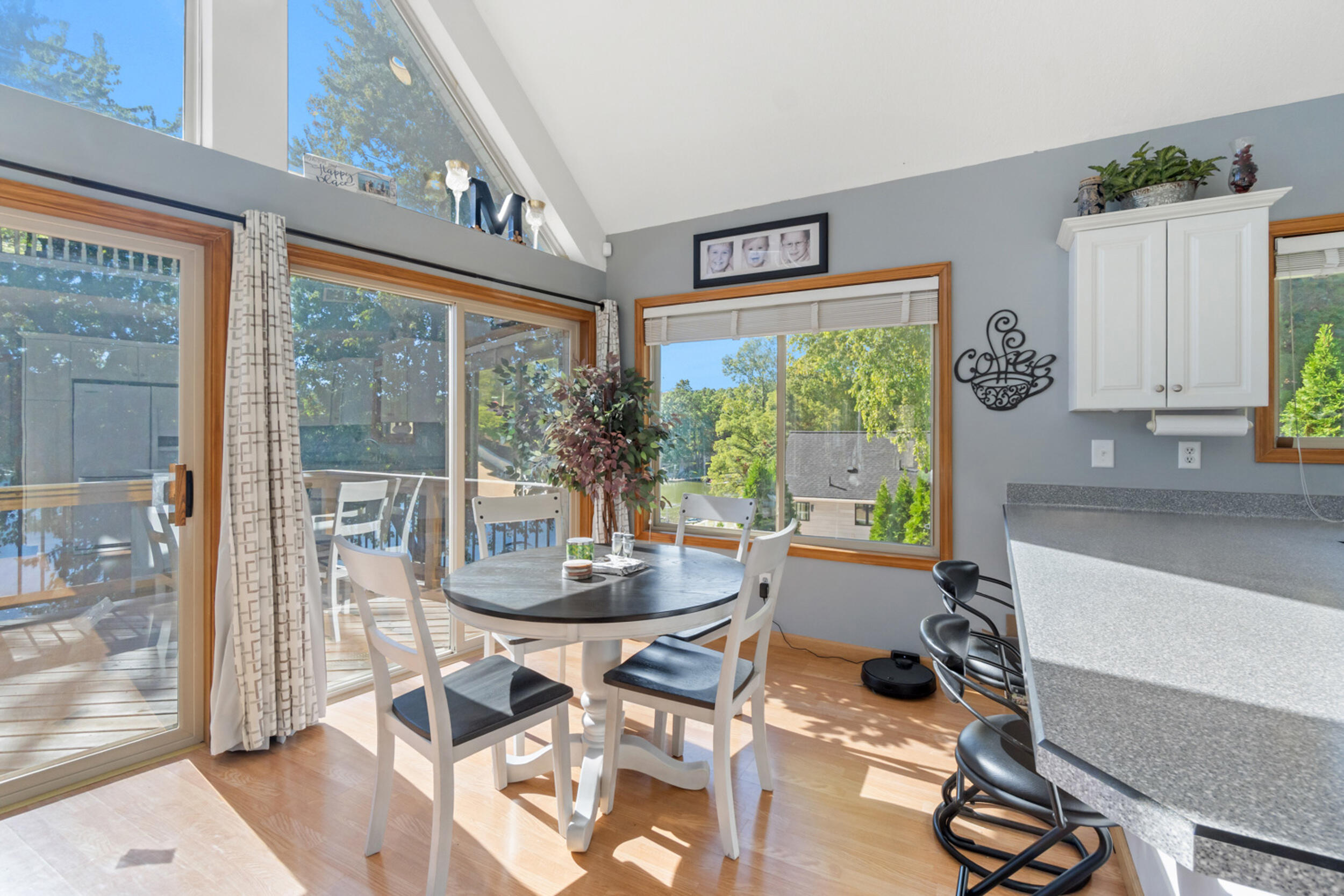 Jerome, Michigan, 49249, United States, 5 Bedrooms Bedrooms, ,3 BathroomsBathrooms,Residential,For Sale,1977946