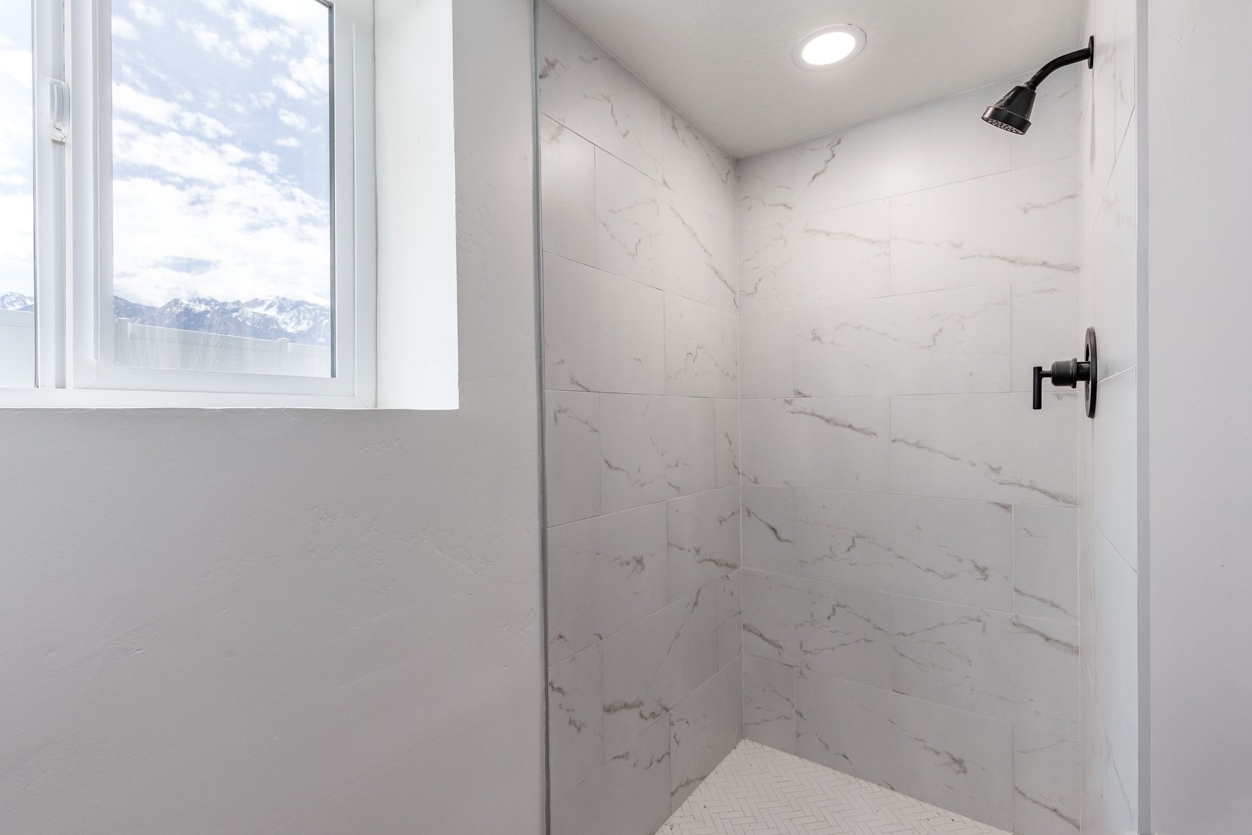  Timeless Split-Entry with Mountain Views - 物件實景