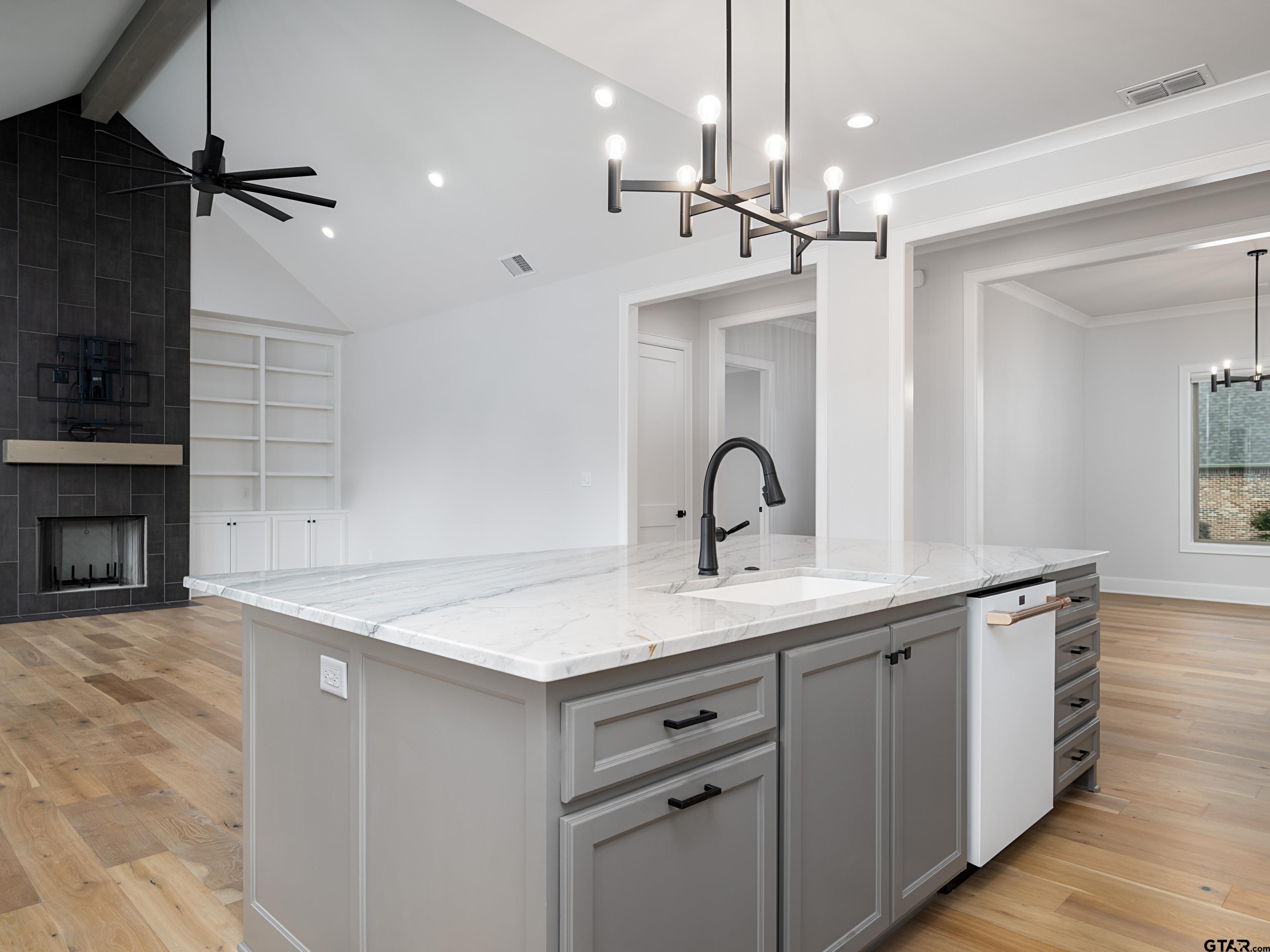 Tyler, Texas, 75703, United States, 3 Bedrooms Bedrooms, ,3 BathroomsBathrooms,Residential,For Sale,1985423