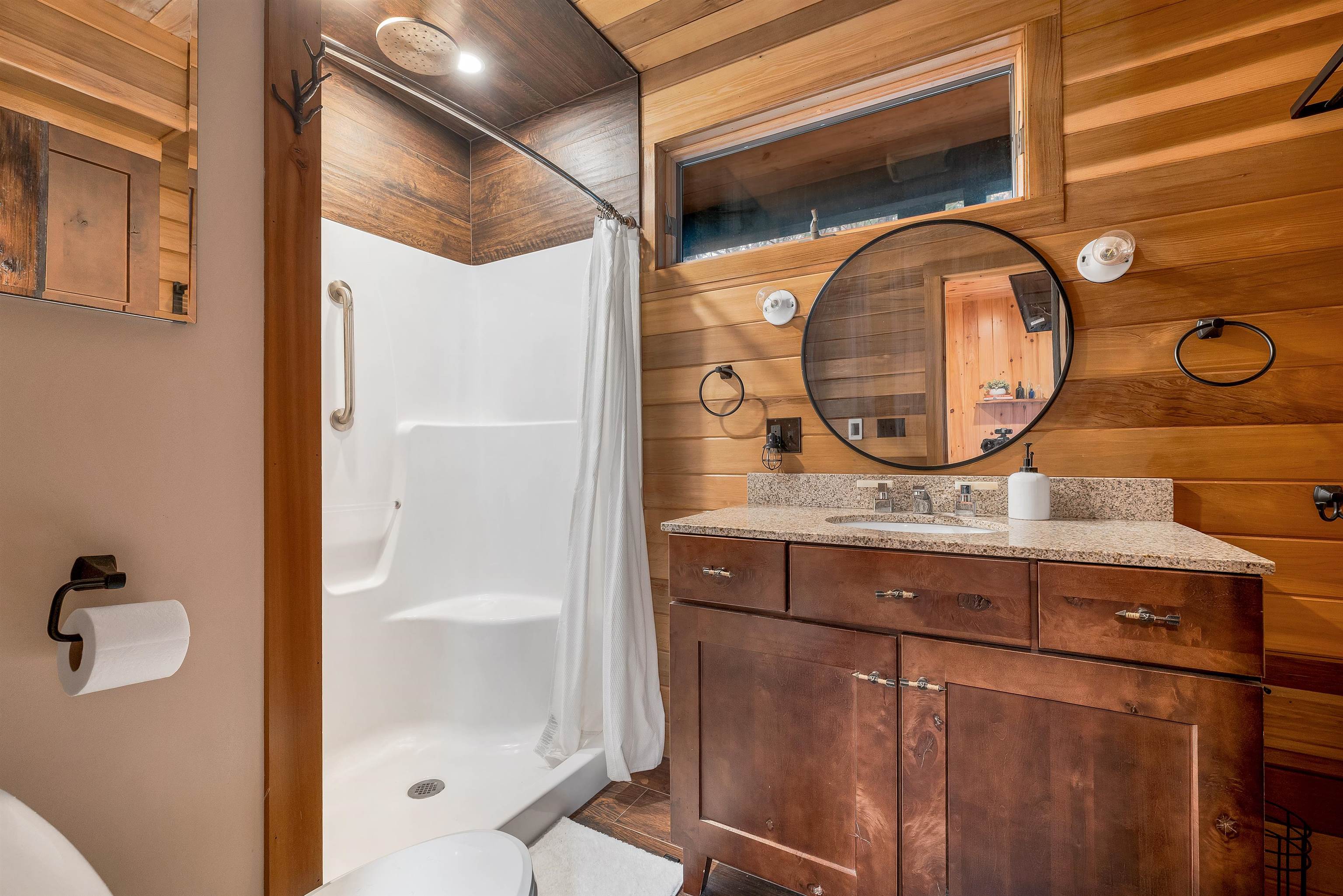 Meredith, New Hampshire, 03253, United States, 4 Bedrooms Bedrooms, ,2 BathroomsBathrooms,Residential,For Sale,1998295