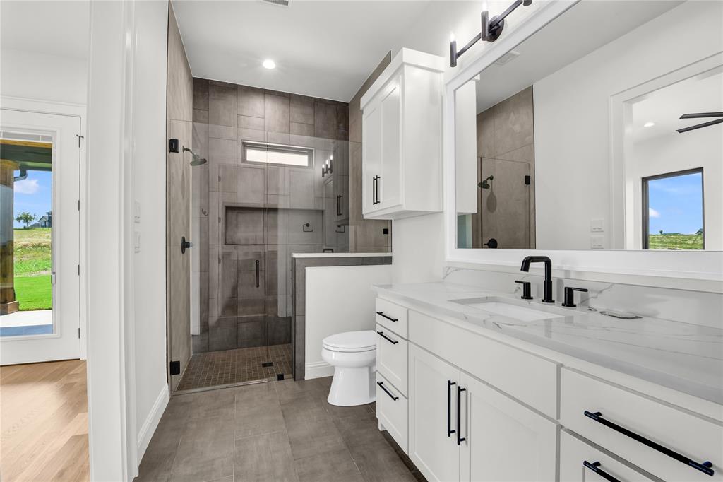 Weatherford, Texas, 76087, United States, 5 Bedrooms Bedrooms, ,6 BathroomsBathrooms,Residential,For Sale,1981061