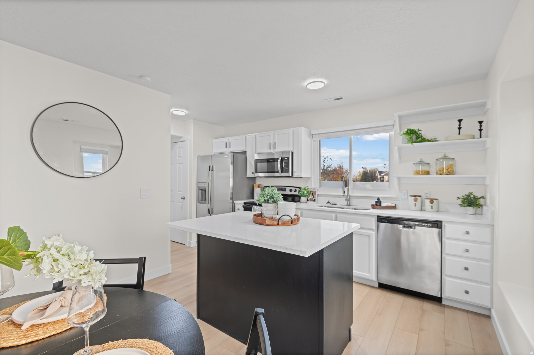 Sandy, Utah, 84070, United States, 3 Bedrooms Bedrooms, ,3 BathroomsBathrooms,Residential,For Sale,1996029