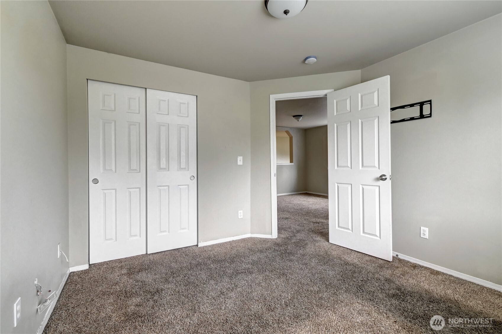 Covington, Washington, 98042, United States, 5 Bedrooms Bedrooms, ,3 BathroomsBathrooms,Residential,For Sale,2002094