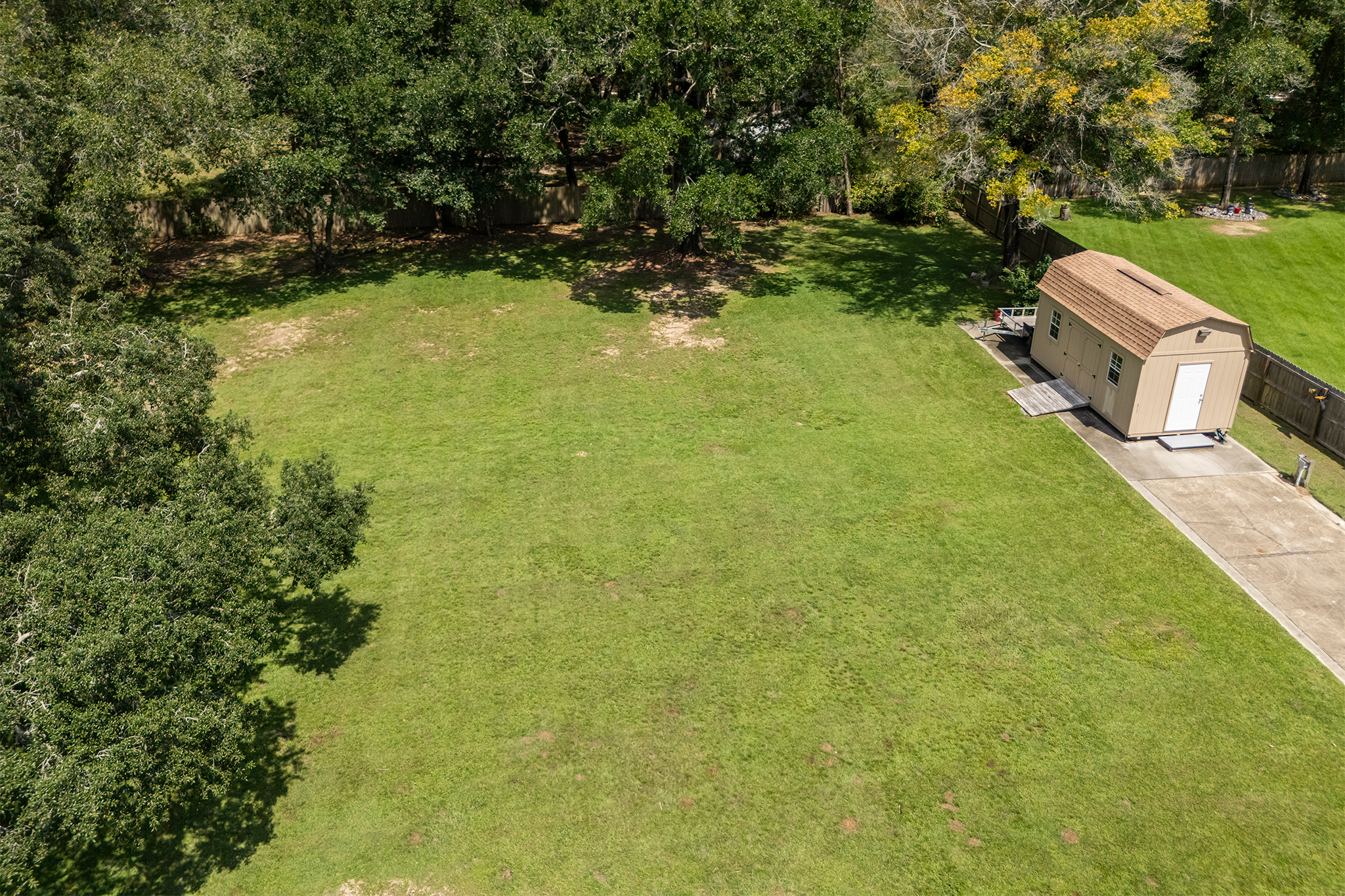  Move-In Ready Home on Nearly an Acre - 物件實景