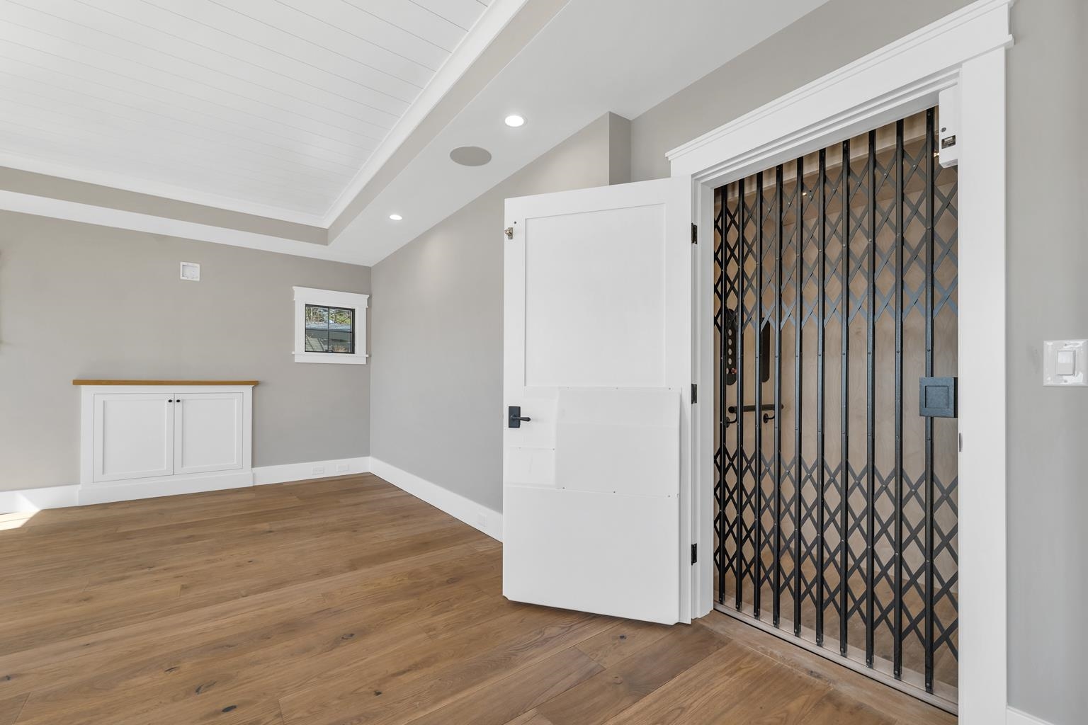 Gilford, New Hampshire, 03249, United States, 5 Bedrooms Bedrooms, ,6 BathroomsBathrooms,Residential,For Sale,1794777