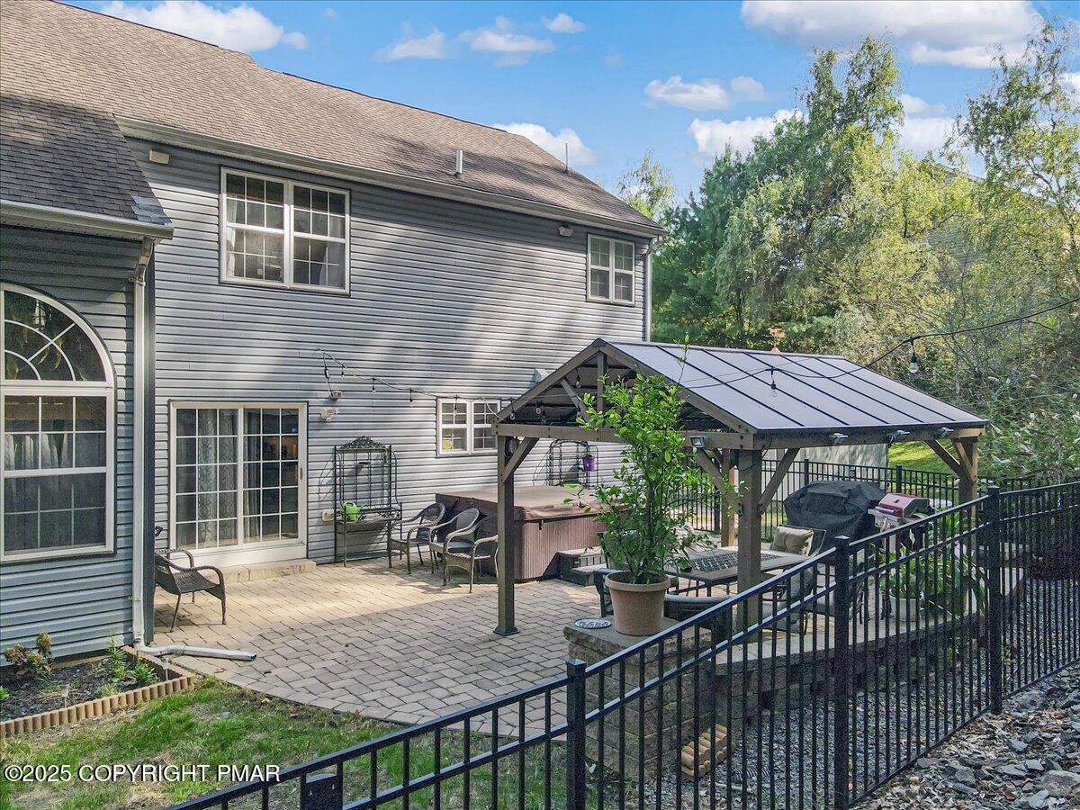 East Stroudsburg, Pennsylvania, 18302, United States, 5 Bedrooms Bedrooms, ,4 BathroomsBathrooms,Residential,For Sale,1980579