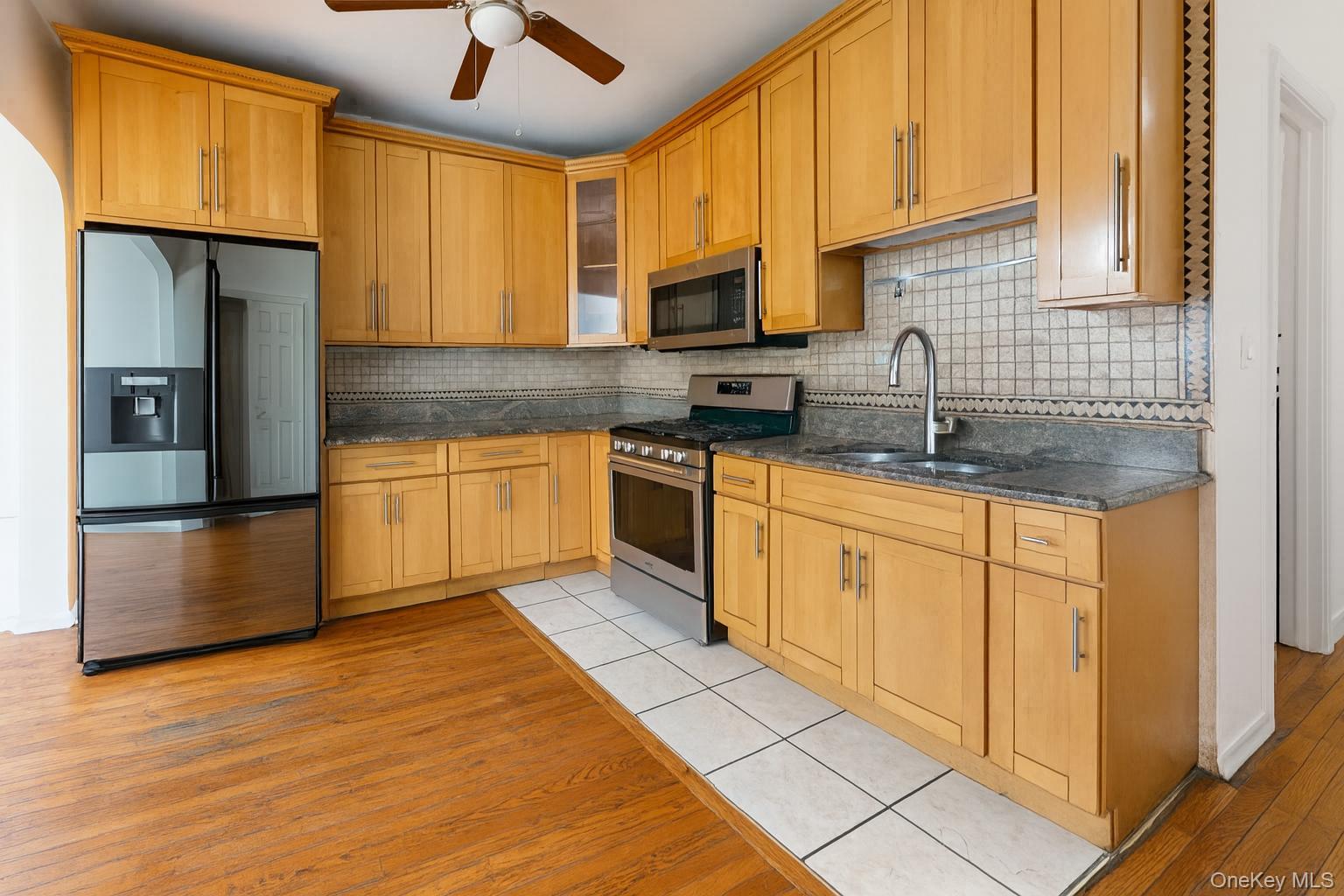 Jamaica, New York, 11435, United States, 4 Bedrooms Bedrooms, ,3 BathroomsBathrooms,Residential,For Sale,1927157