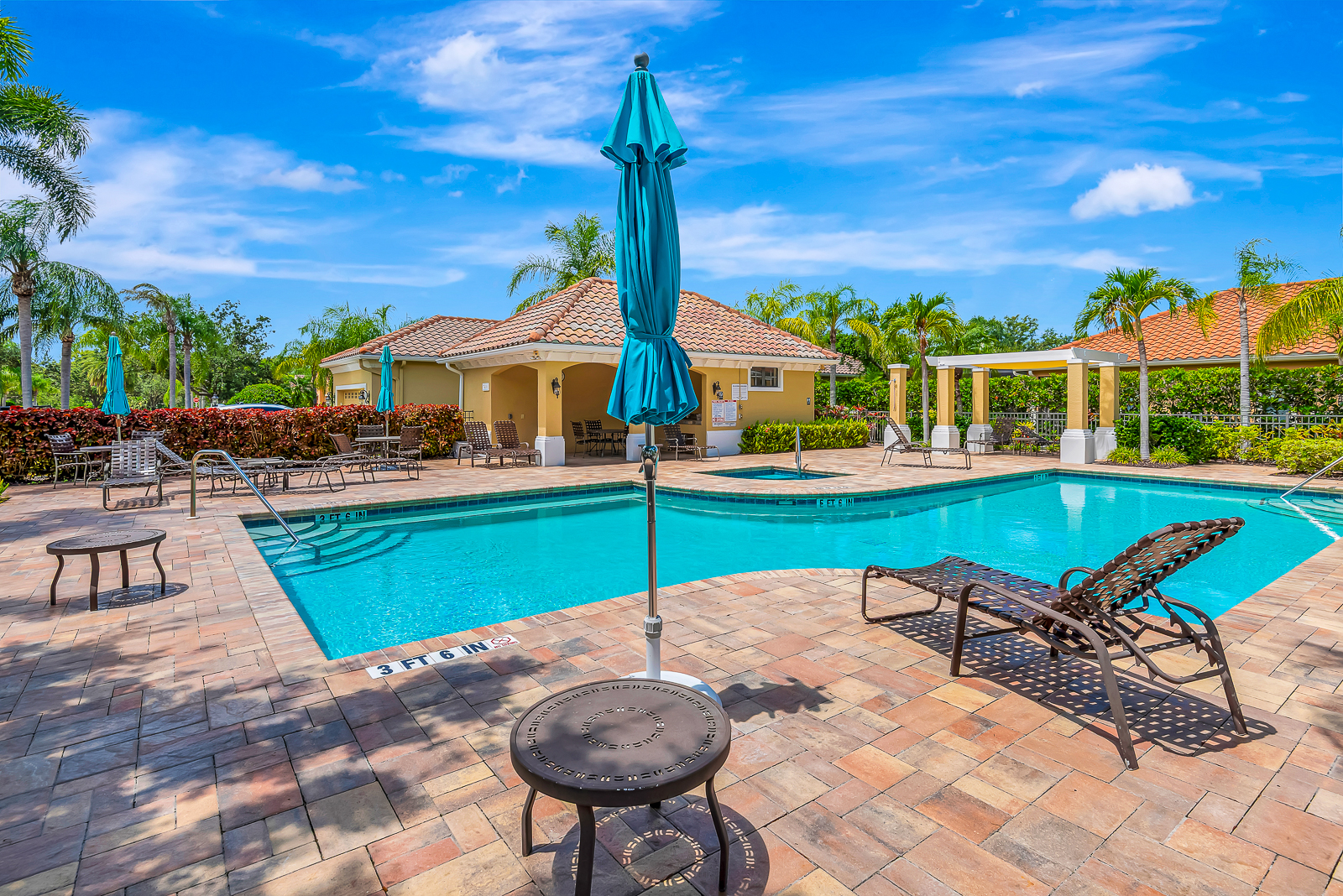 Lakewood, Florida, 34202, United States, 2 Bedrooms Bedrooms, ,2 BathroomsBathrooms,Residential,For Sale,1974879