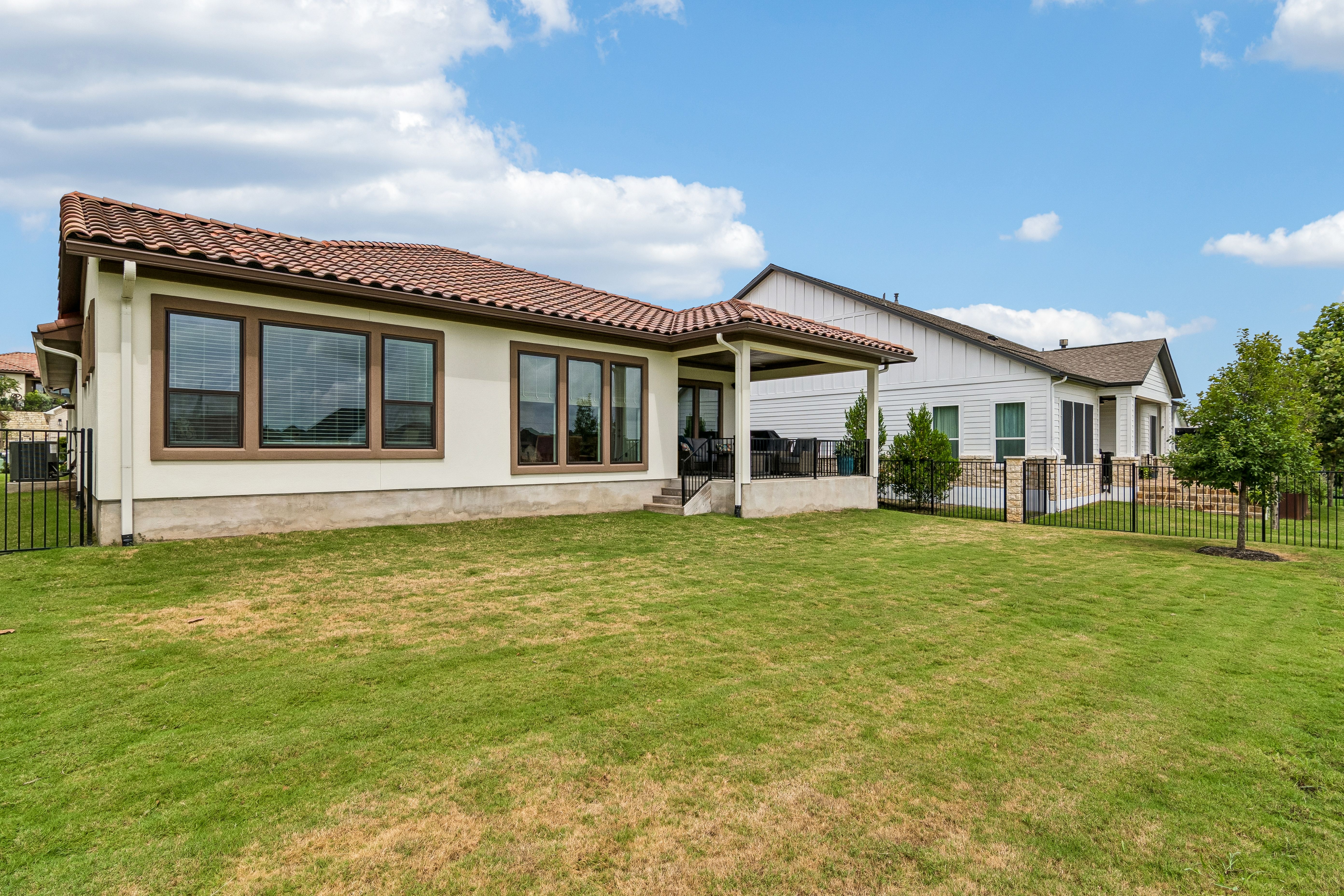  Model-Perfect with Golf Course Views - 物件實景