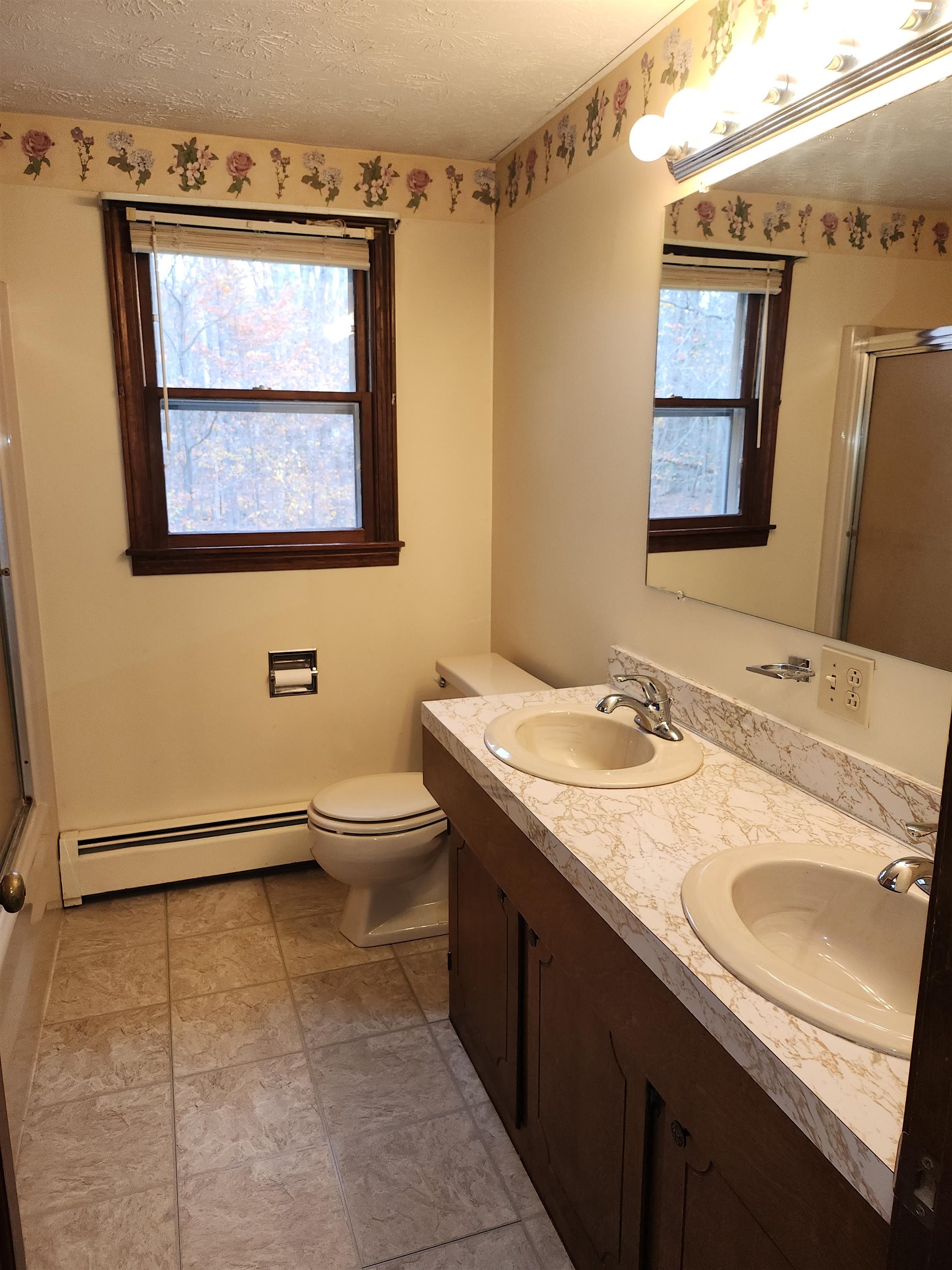 Bedford, New Hampshire, 03110, United States, 4 Bedrooms Bedrooms, ,2 BathroomsBathrooms,Residential,For Sale,1989395