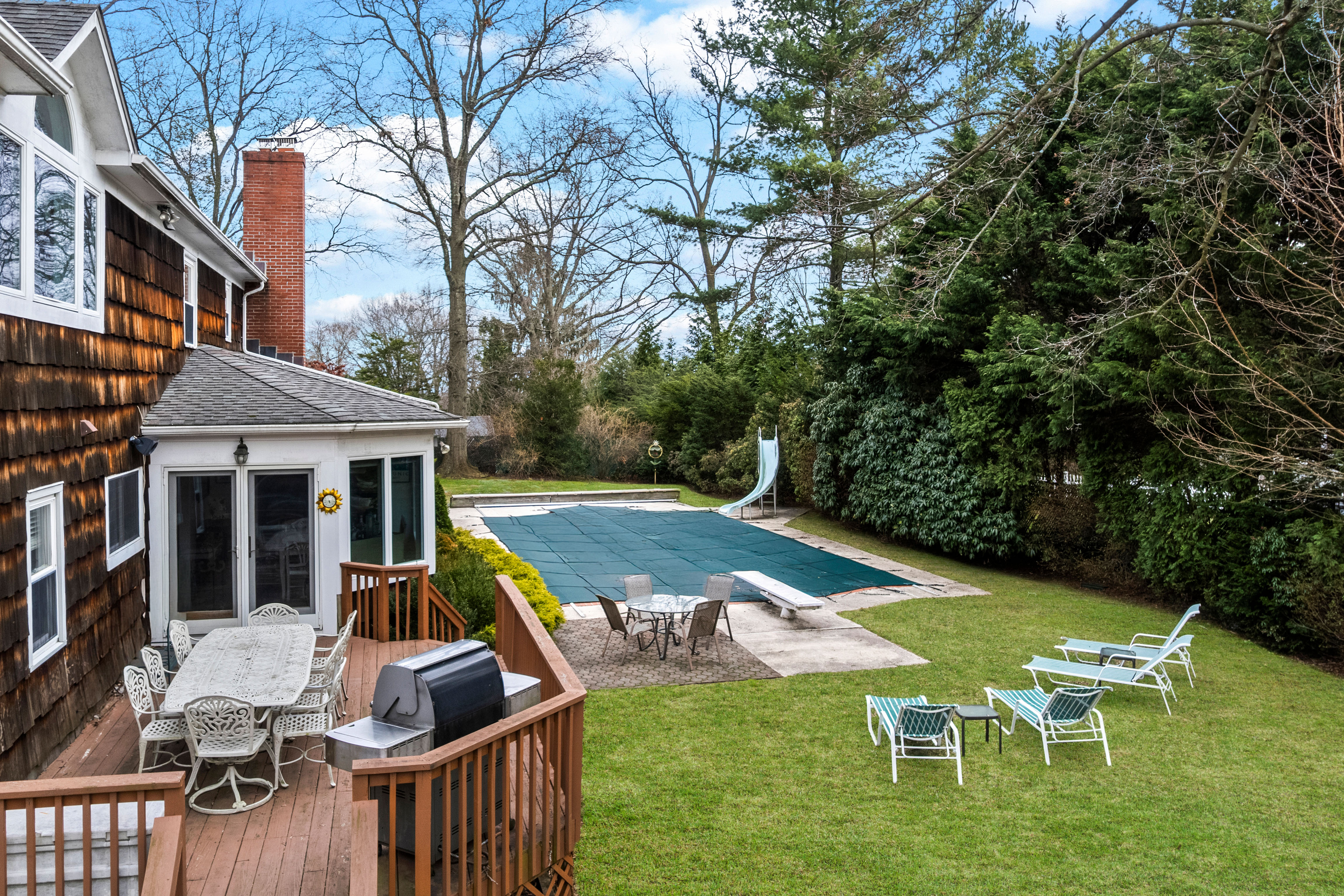  A beautiful, gracious colonial with a circular driveway. - 物件實景