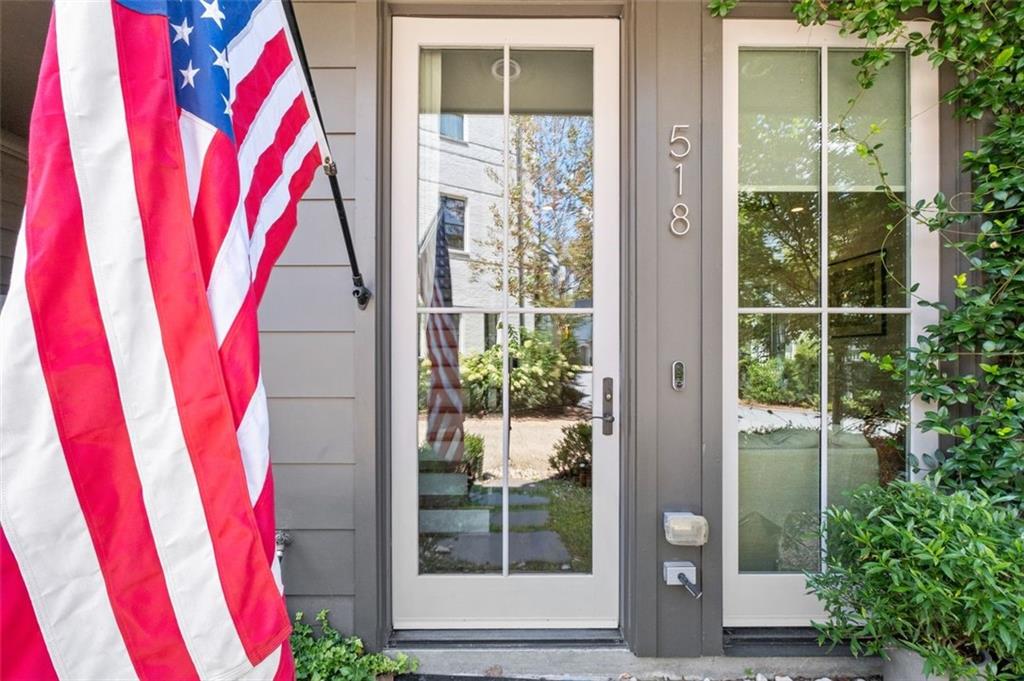 Atlanta, Georgia, 30324, United States, 3 Bedrooms Bedrooms, ,3 BathroomsBathrooms,Residential,For Sale,1948328