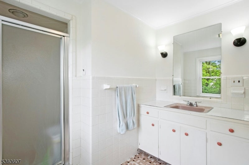 Garwood Boro, New Jersey, 07027, United States, 5 Bedrooms Bedrooms, ,4 BathroomsBathrooms,Residential,For Sale,1835599