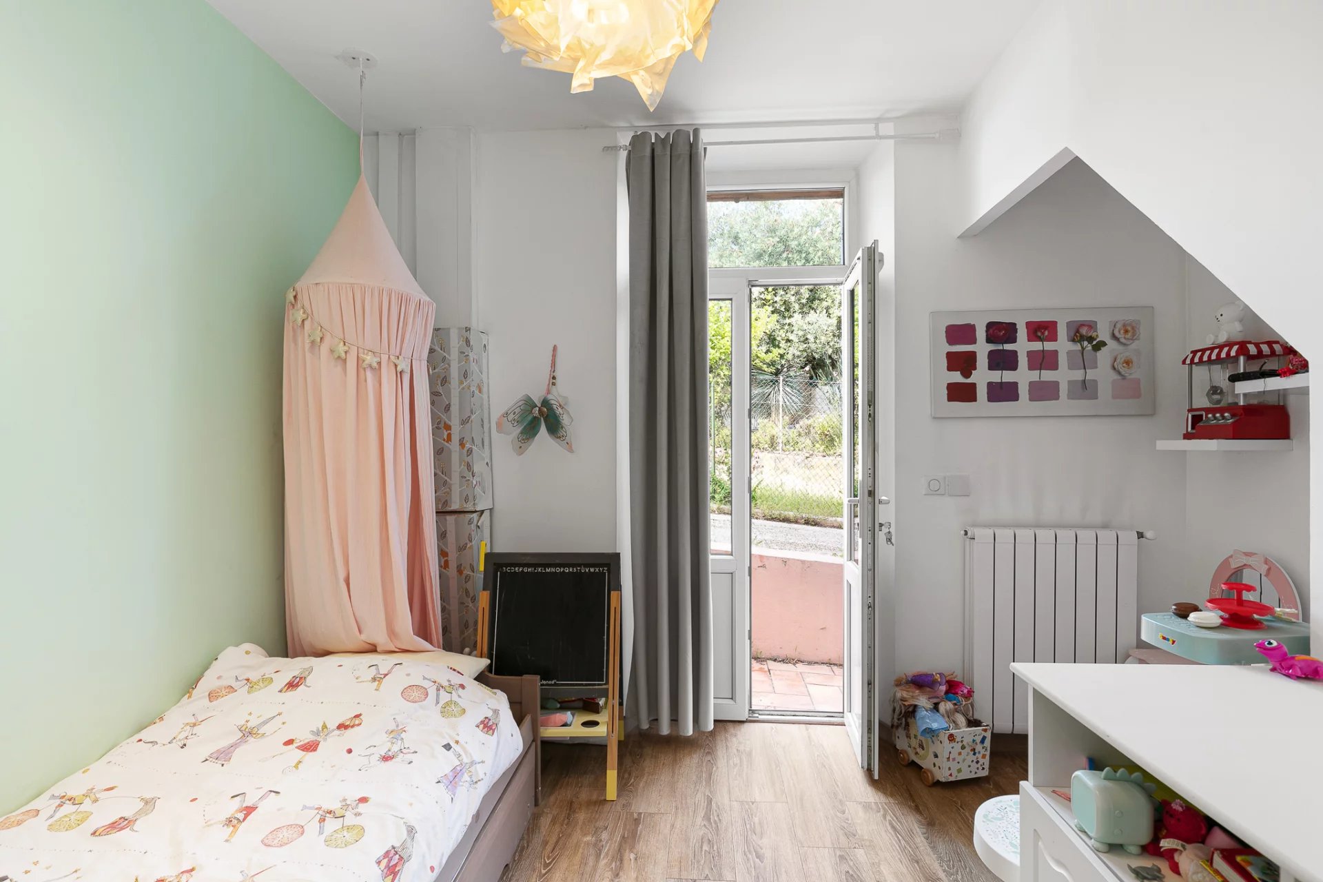 Antibes, Provence-Alpes-Côte d’Azur, 06600, FR, 4 Bedrooms Bedrooms, ,2 BathroomsBathrooms,Residential,For Sale,1857419