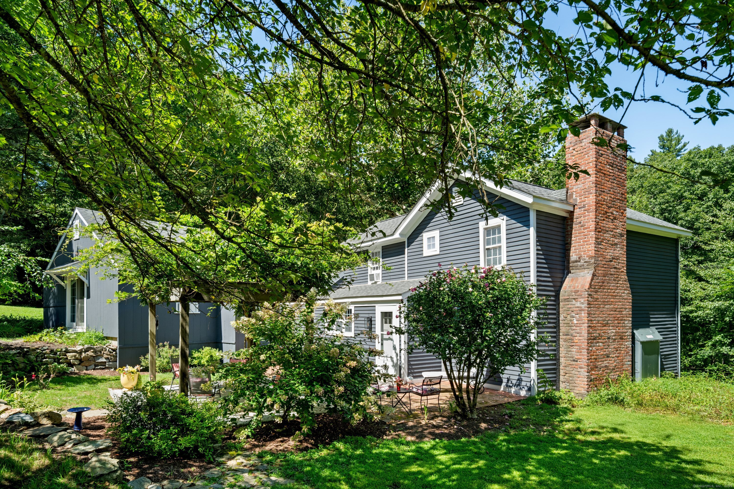 Newtown, Connecticut, 06482, United States, 3 Bedrooms Bedrooms, ,2 BathroomsBathrooms,Residential,For Sale,1828428