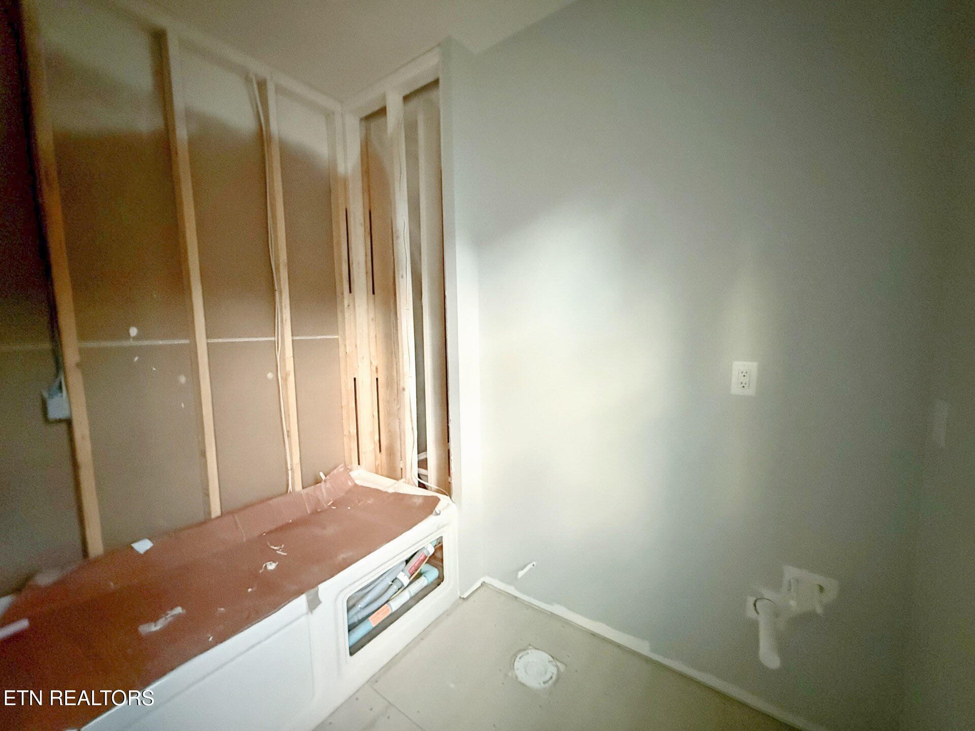 Crossville, Tennessee, 38571, United States, 3 Bedrooms Bedrooms, ,4 BathroomsBathrooms,Residential,For Sale,1981964