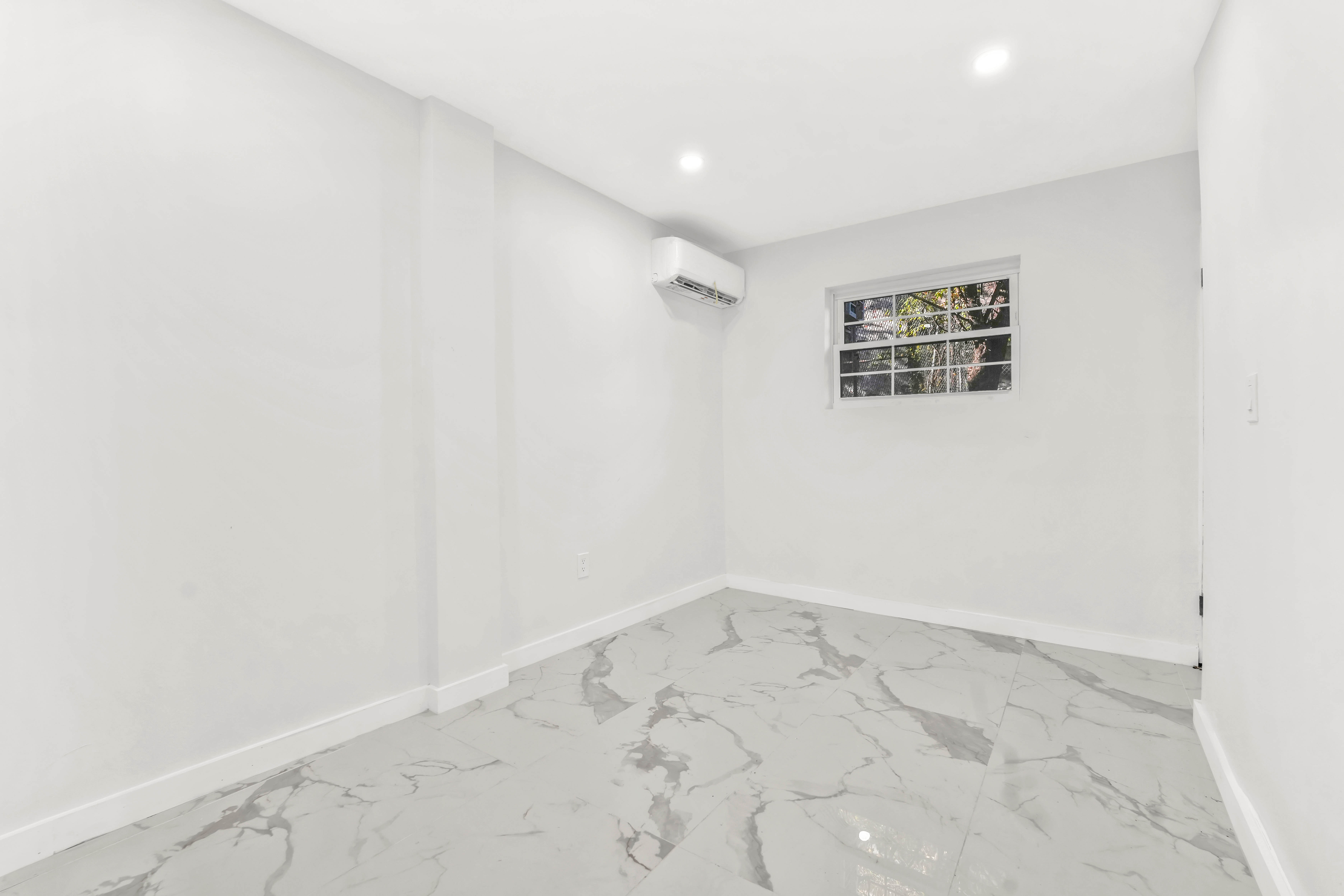 Brooklyn, New York, 11207, United States, 5 Bedrooms Bedrooms, ,4 BathroomsBathrooms,Residential,For Sale,1974760