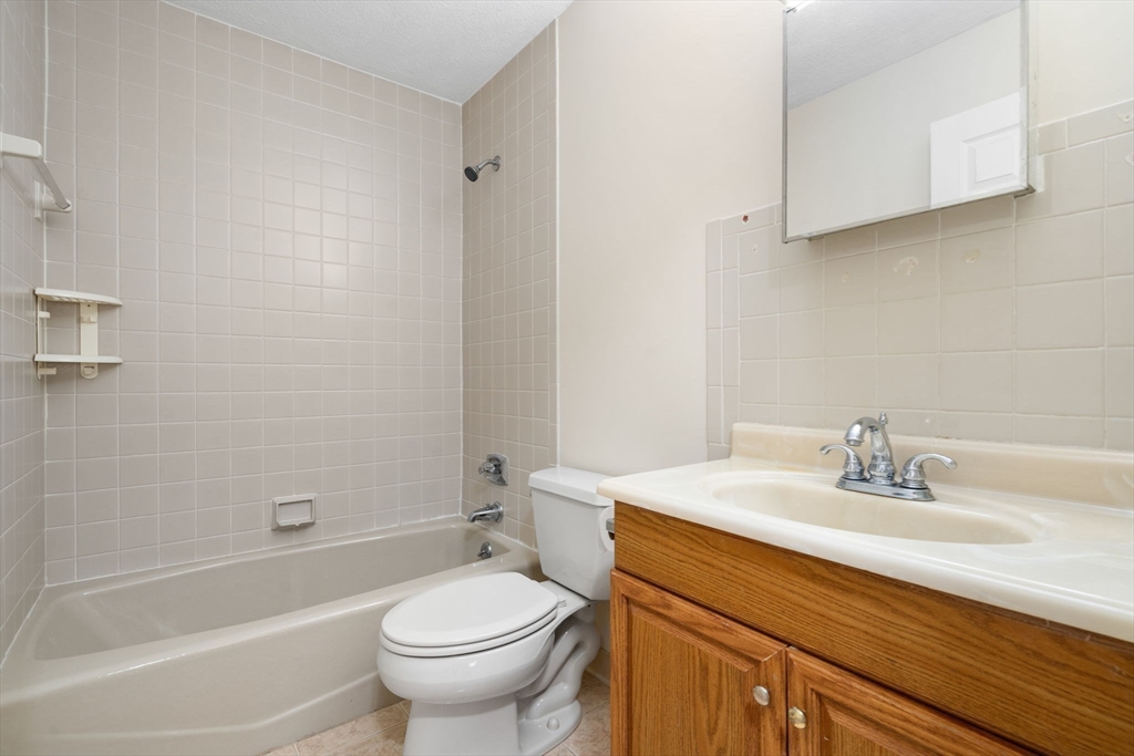 Newton, Massachusetts, 02459, United States, 2 Bedrooms Bedrooms, ,2 BathroomsBathrooms,Residential,For Sale,1941065