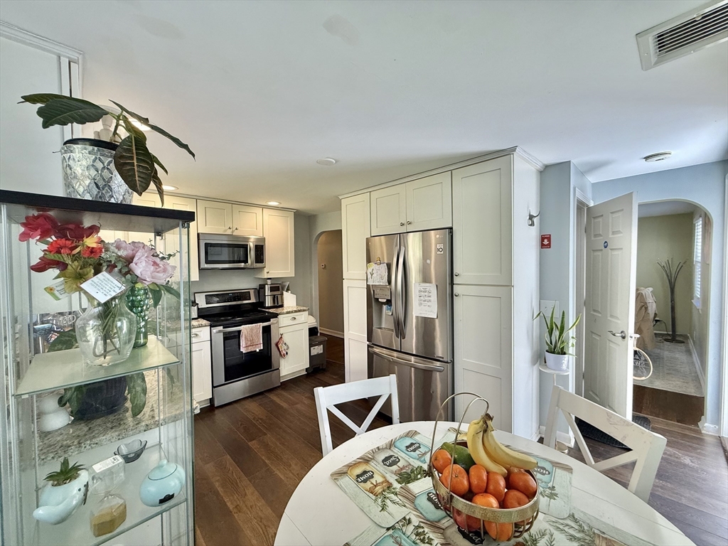 Stoughton, Massachusetts, 02072, United States, 3 Bedrooms Bedrooms, ,1 BathroomBathrooms,Residential,For Sale,1978457