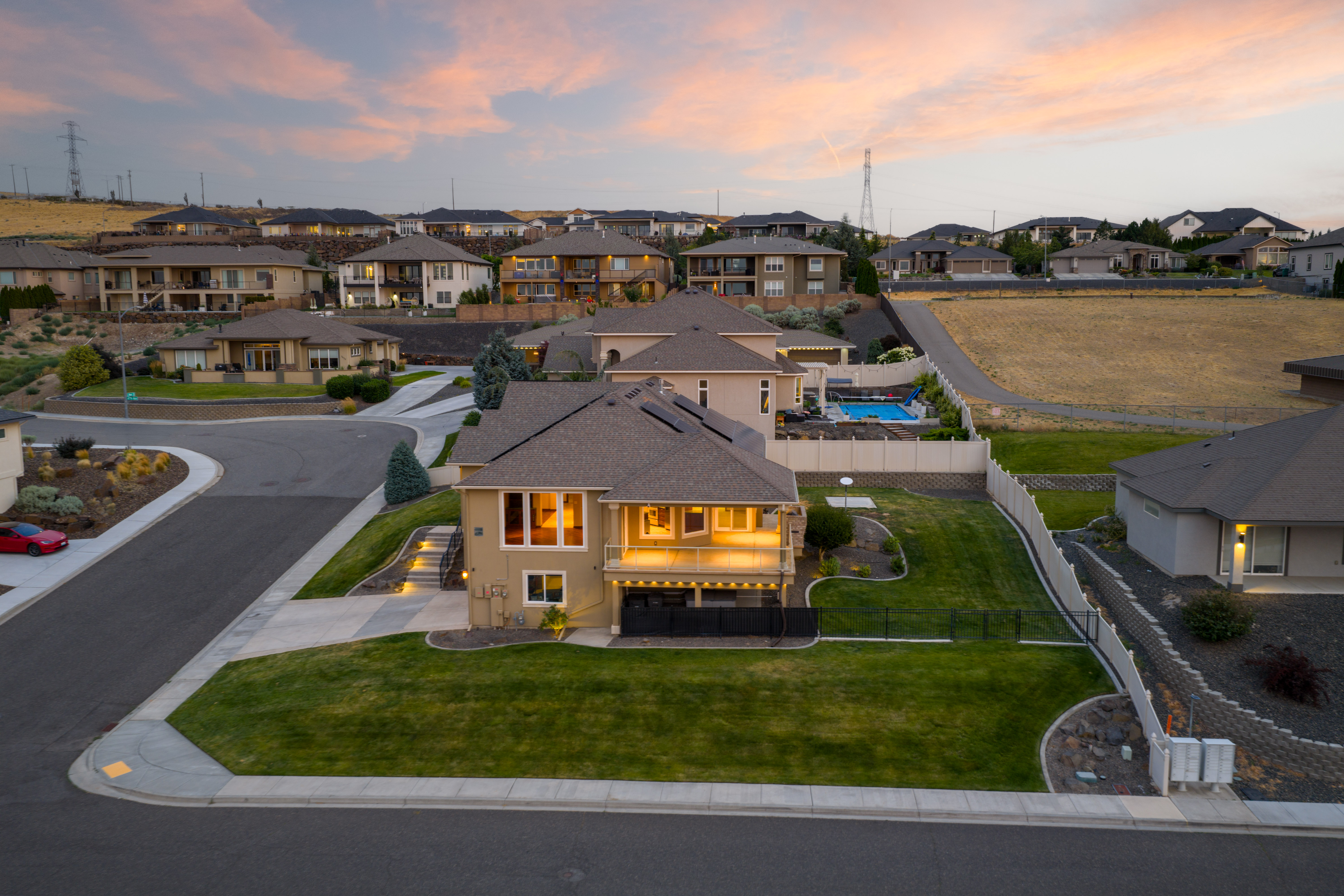  Breathtaking Views & Award Winning Parade Home - 物件實景
