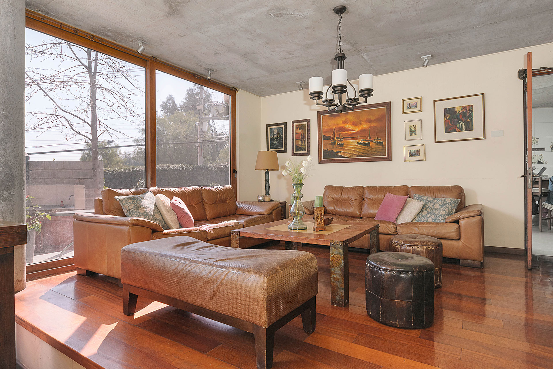  Modern home with generous living spaces,  in La Reina Alta - 物件實景