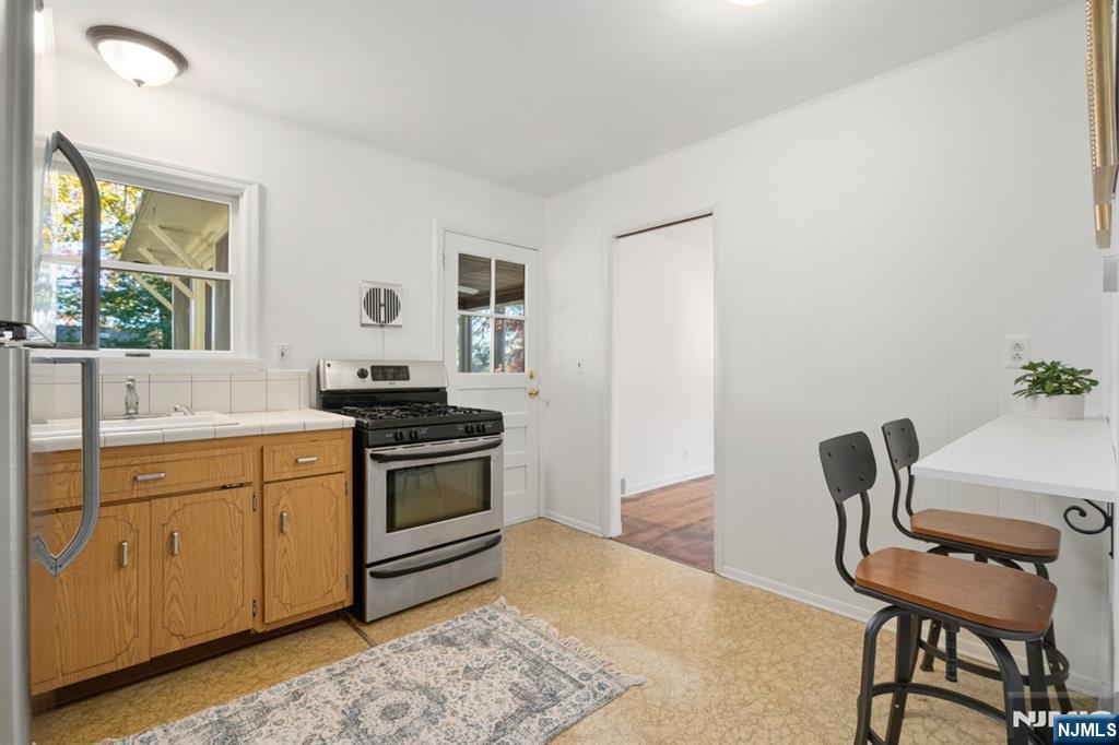 Midland Park, New Jersey, 07432, United States, 3 Bedrooms Bedrooms, ,2 BathroomsBathrooms,Residential,For Sale,1989526