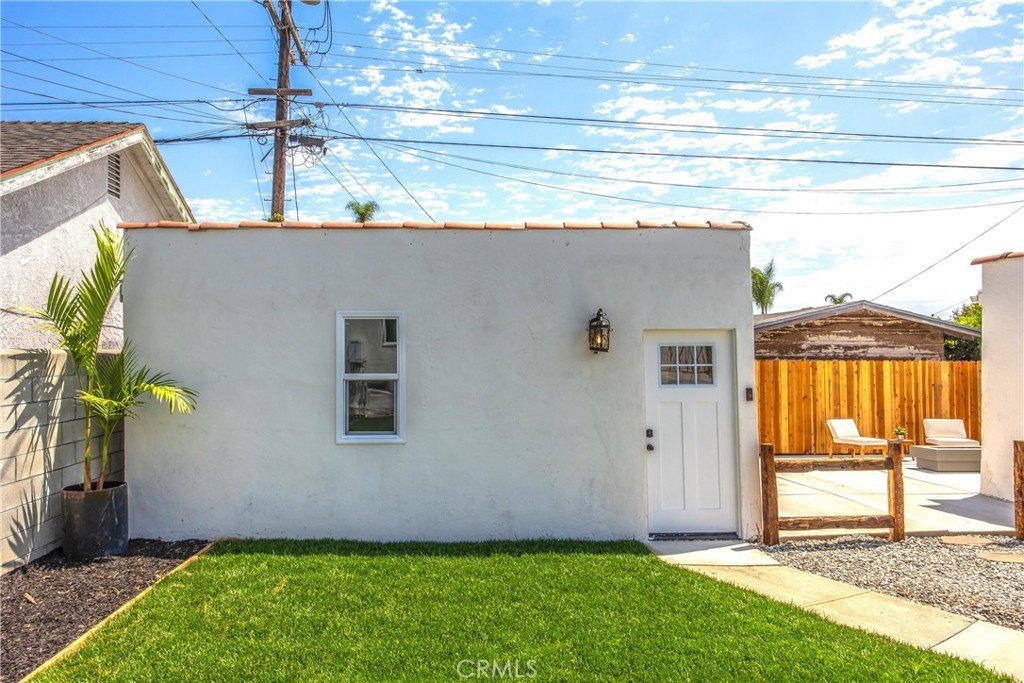 Los Angeles, California, 90043, United States, 3 Bedrooms Bedrooms, ,2 BathroomsBathrooms,Residential,For Sale,1986157