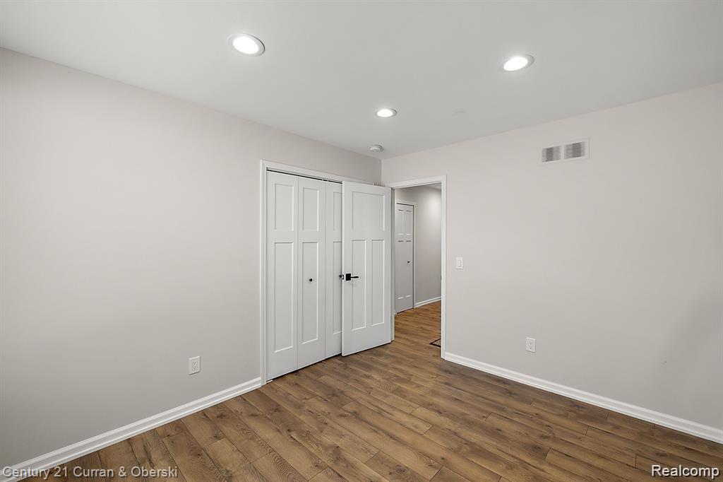 Livonia, Michigan, 48152, United States, 3 Bedrooms Bedrooms, ,3 BathroomsBathrooms,Residential,For Sale,1980110