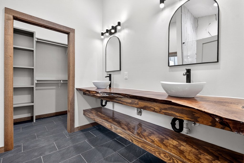 Mineral Bluff, Georgia, 30559, United States, 3 Bedrooms Bedrooms, ,3 BathroomsBathrooms,Residential,For Sale,1871294