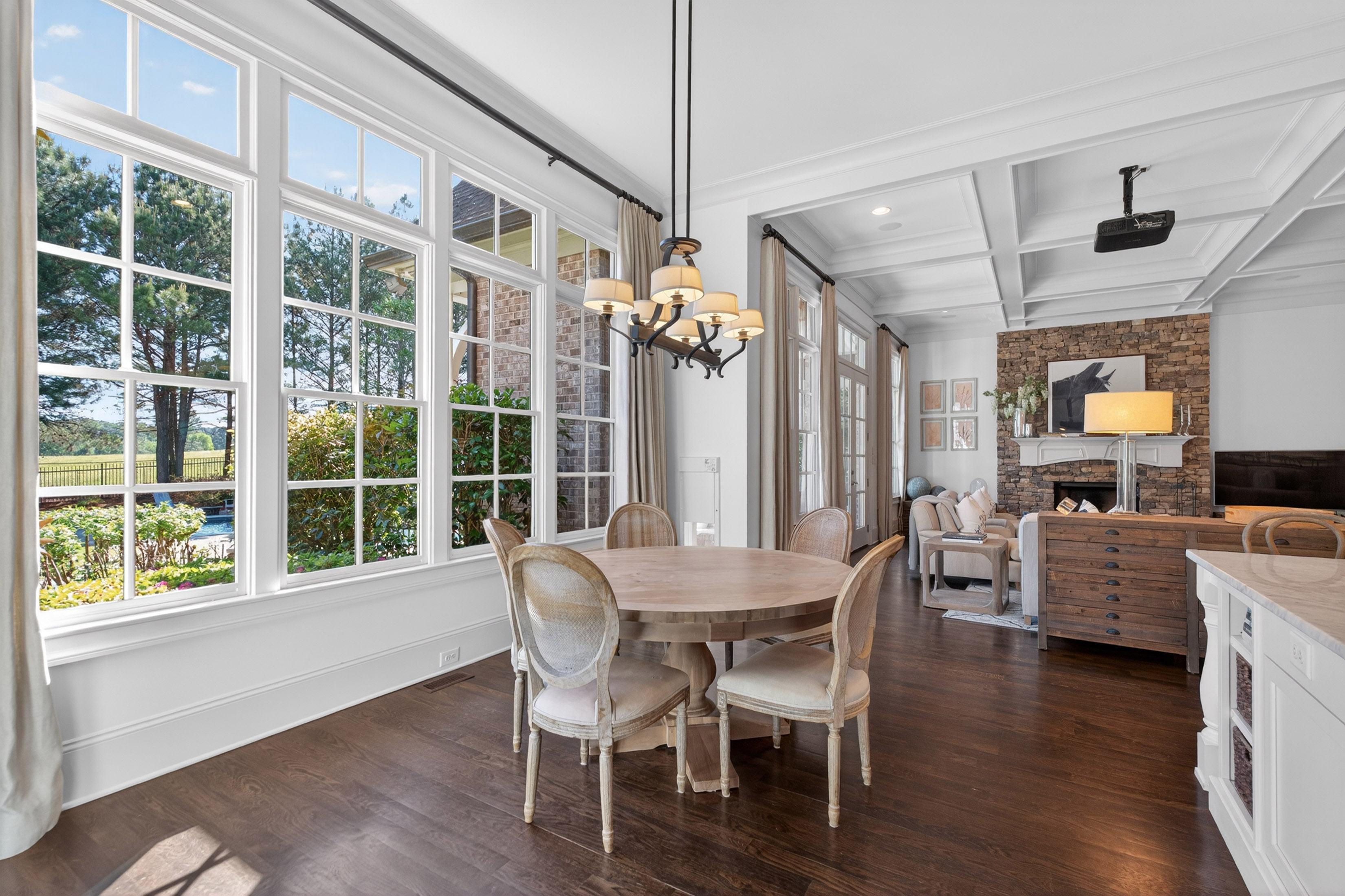  Experience Luxury in One of Georgia’s Most Prestigious Gated Golf Communities - 物件實景