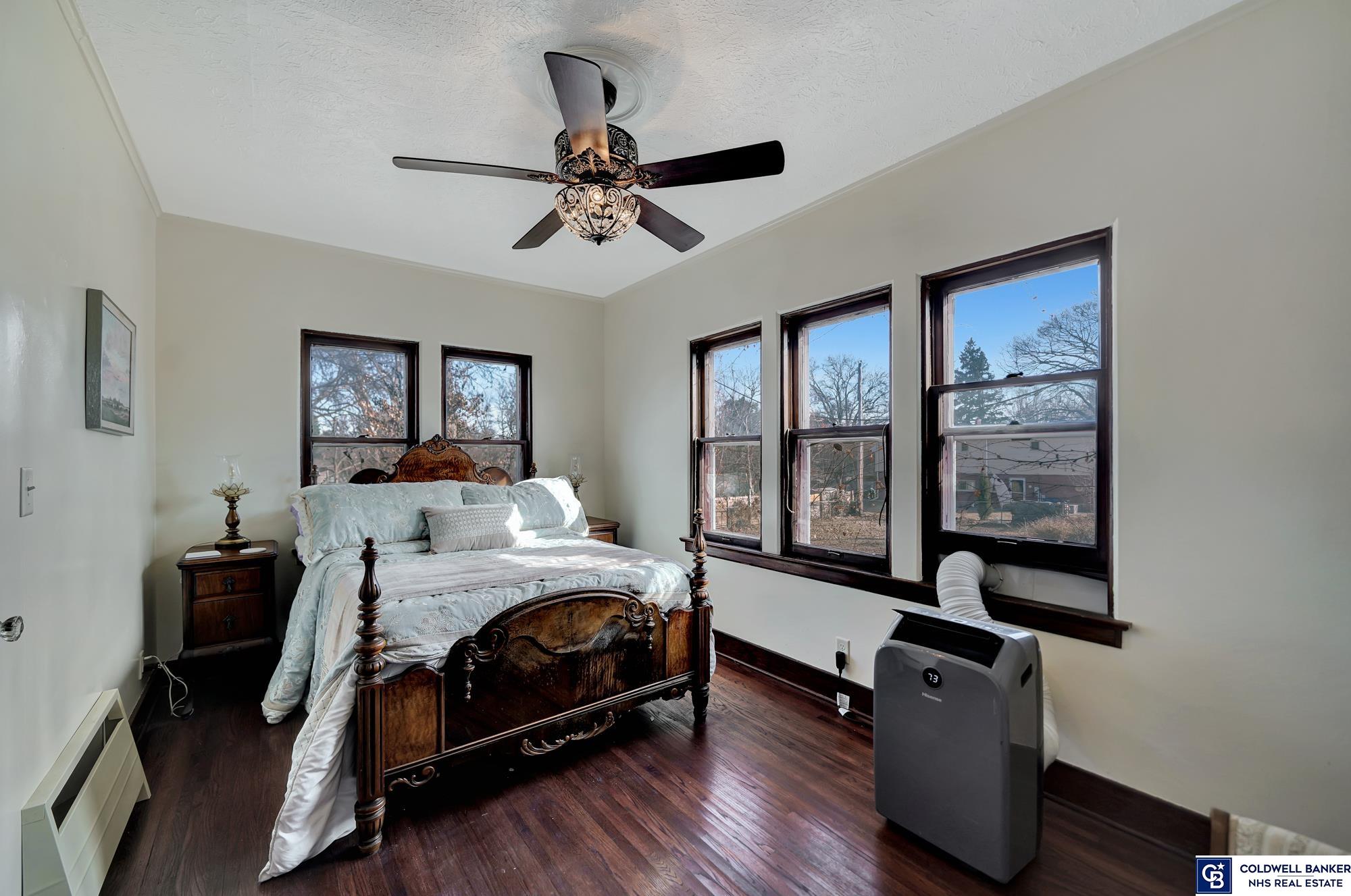 Lincoln, Nebraska, 68510, United States, 6 Bedrooms Bedrooms, ,2 BathroomsBathrooms,Residential,For Sale,1796246