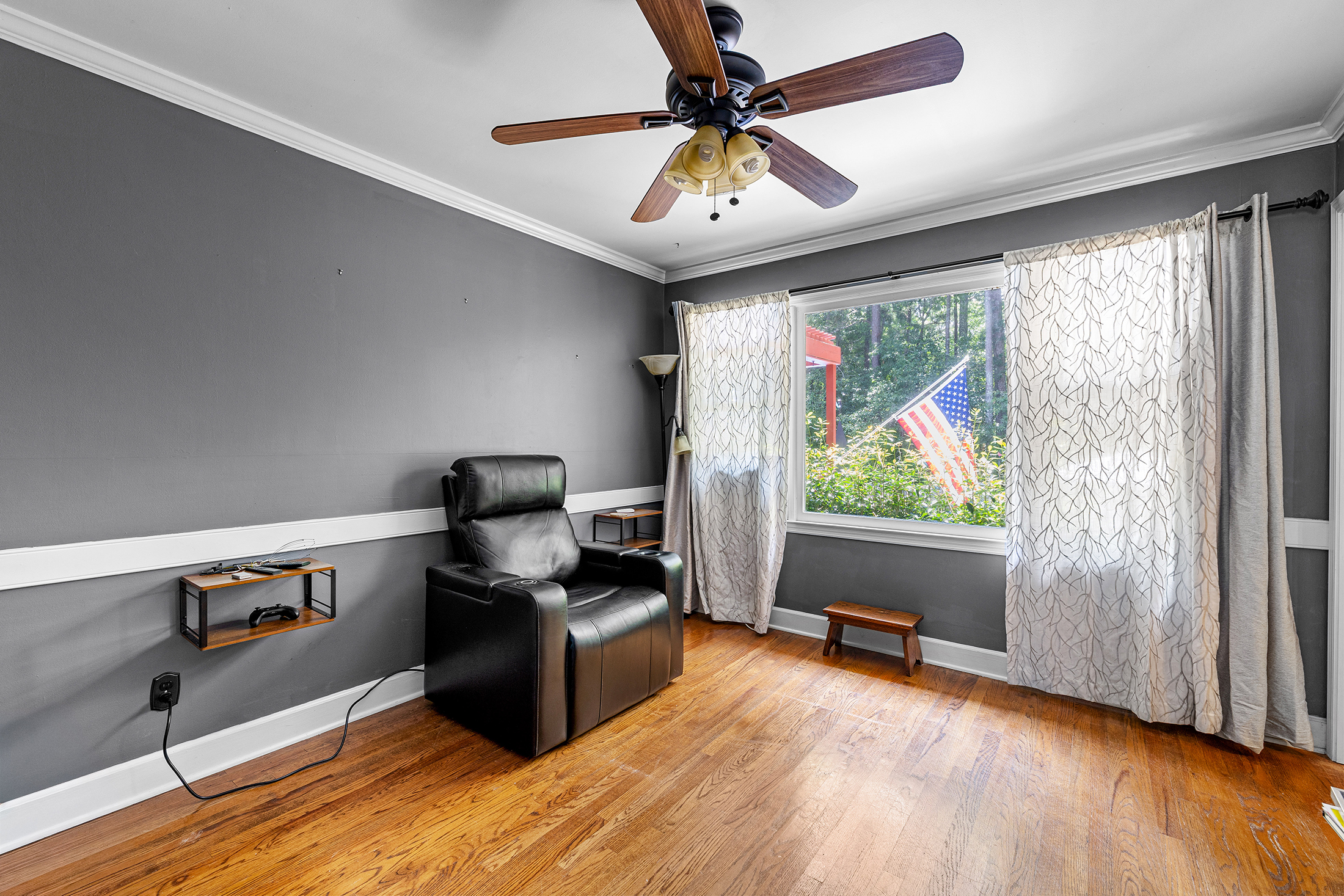  Beautiful Home with Backyard Retreat in Hillandale - 物件實景