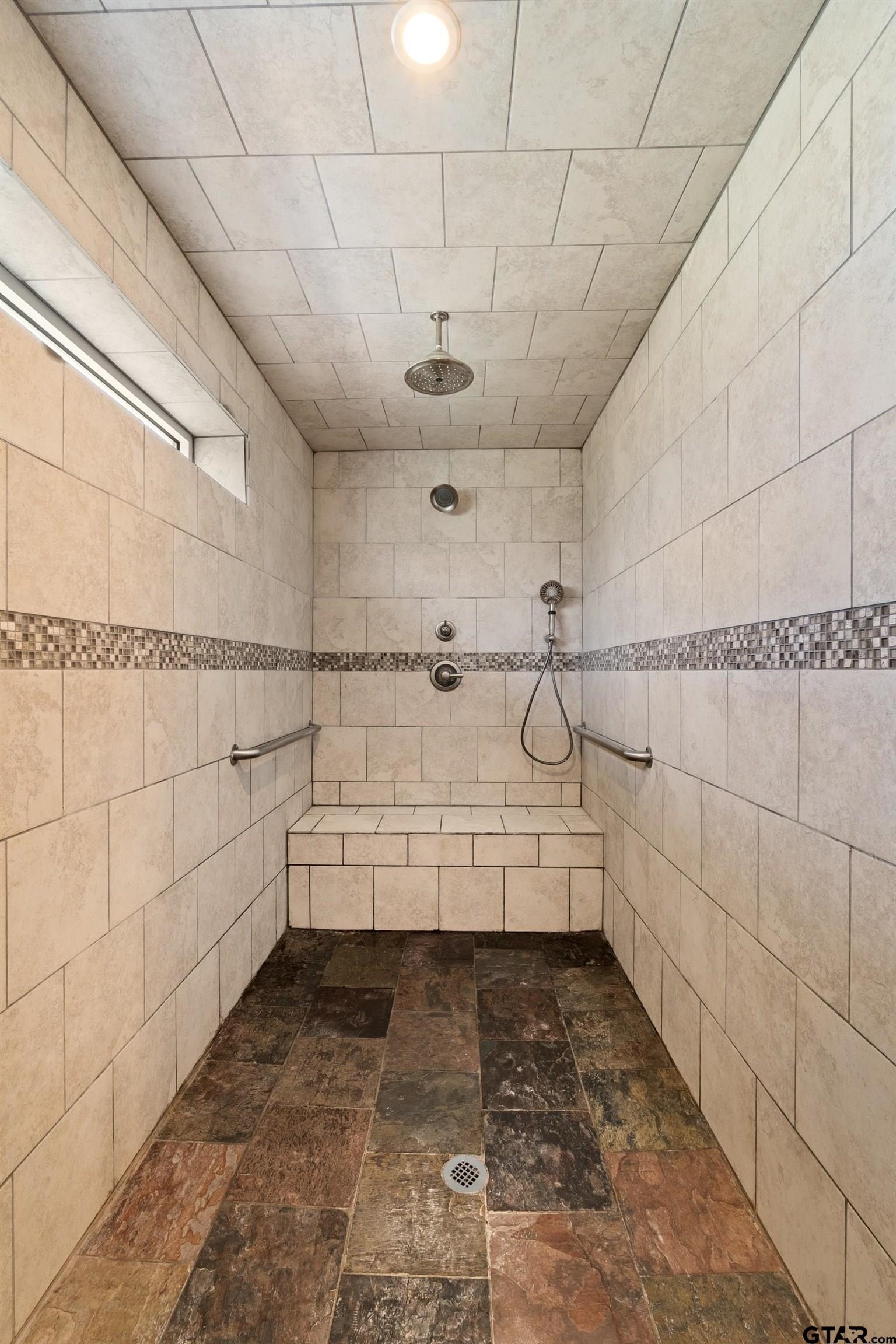 Pittsburg, Texas, 75686, United States, 5 Bedrooms Bedrooms, ,2 BathroomsBathrooms,Residential,For Sale,1998709