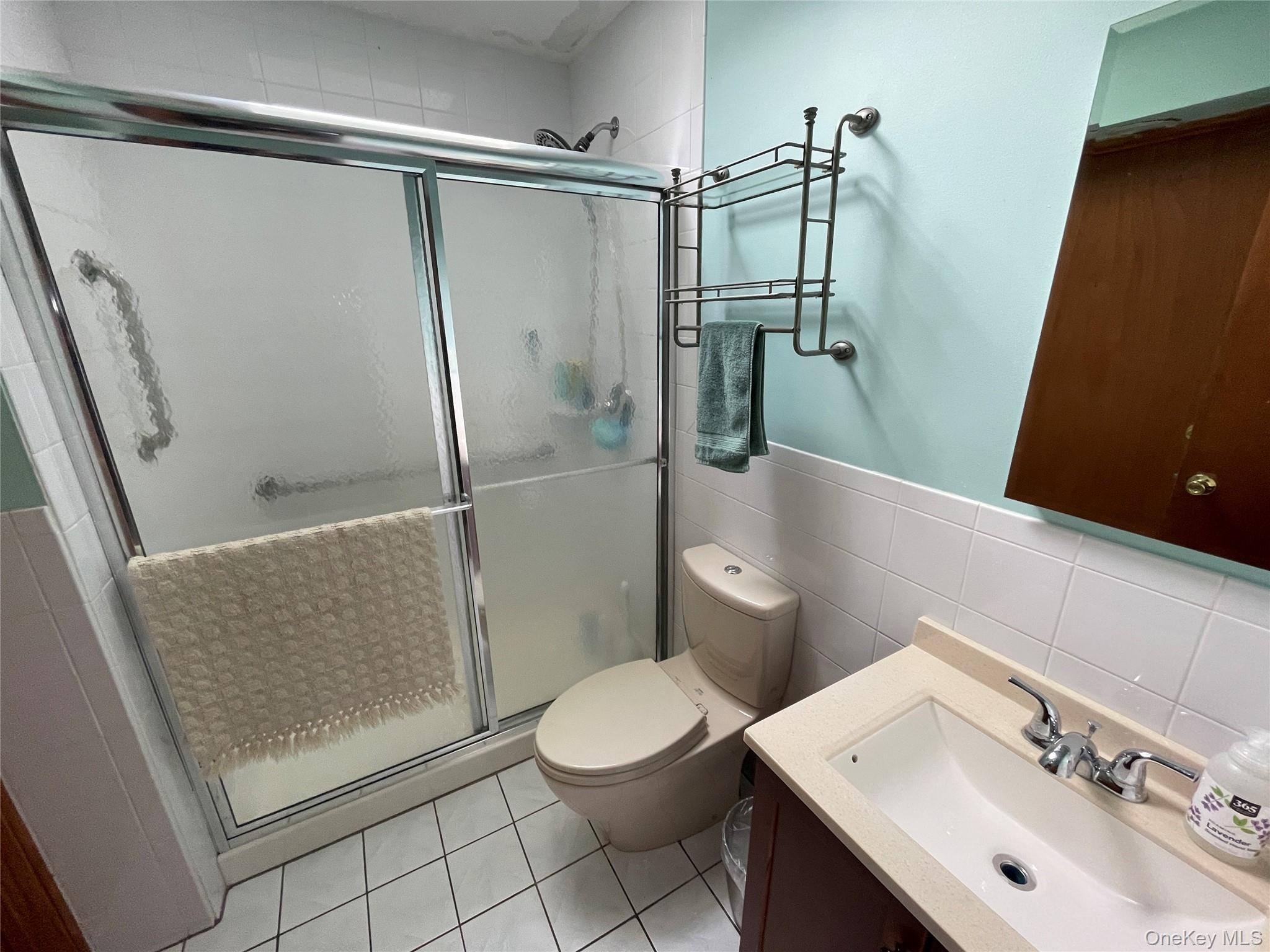 Lindenhurst, New York, 11757, United States, 4 Bedrooms Bedrooms, ,1 BathroomBathrooms,Residential,For Sale,2007758