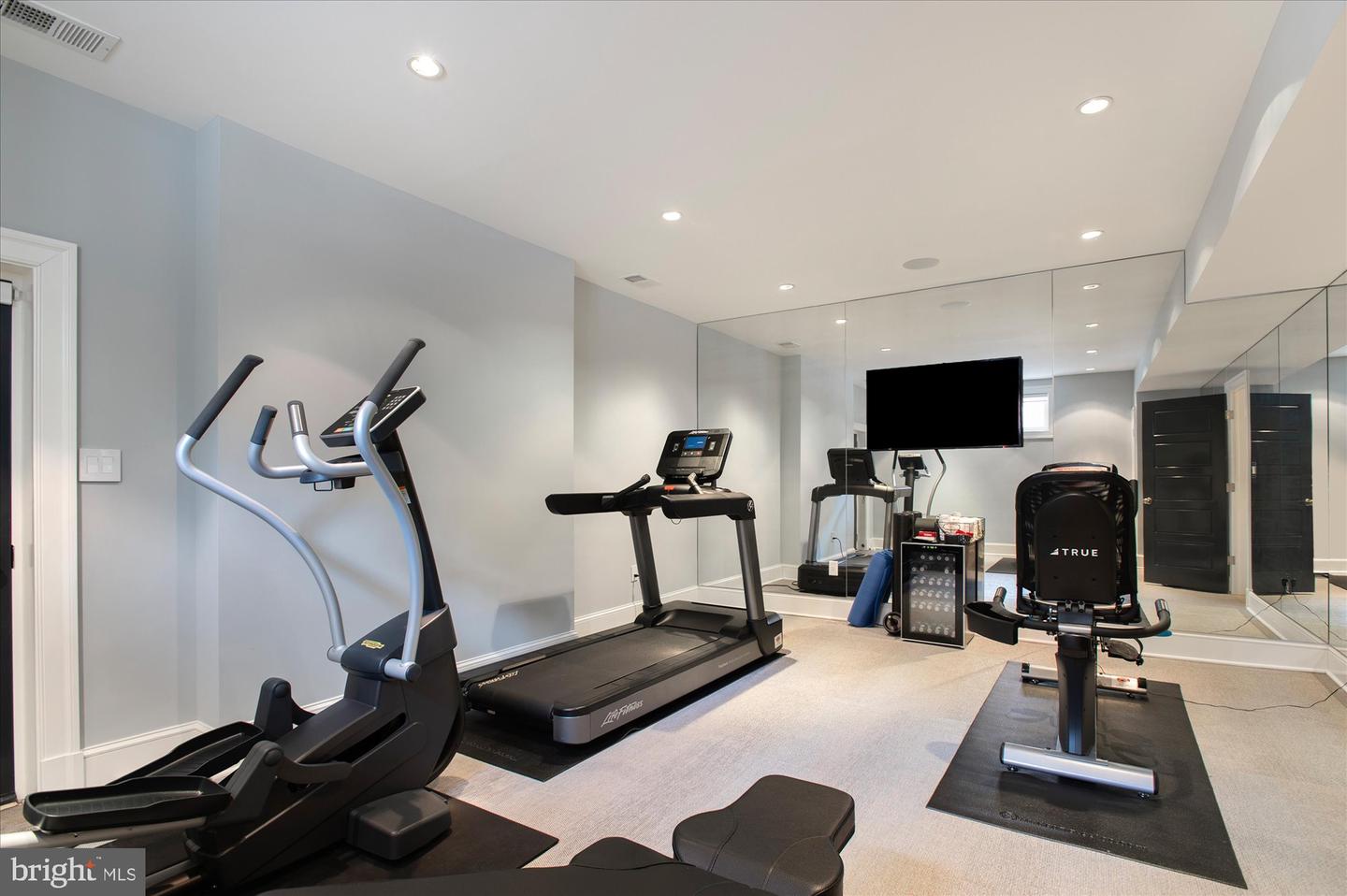 Washington, District of Columbia, 20008, United States, 6 Bedrooms Bedrooms, ,8 BathroomsBathrooms,Residential,For Sale,1807338