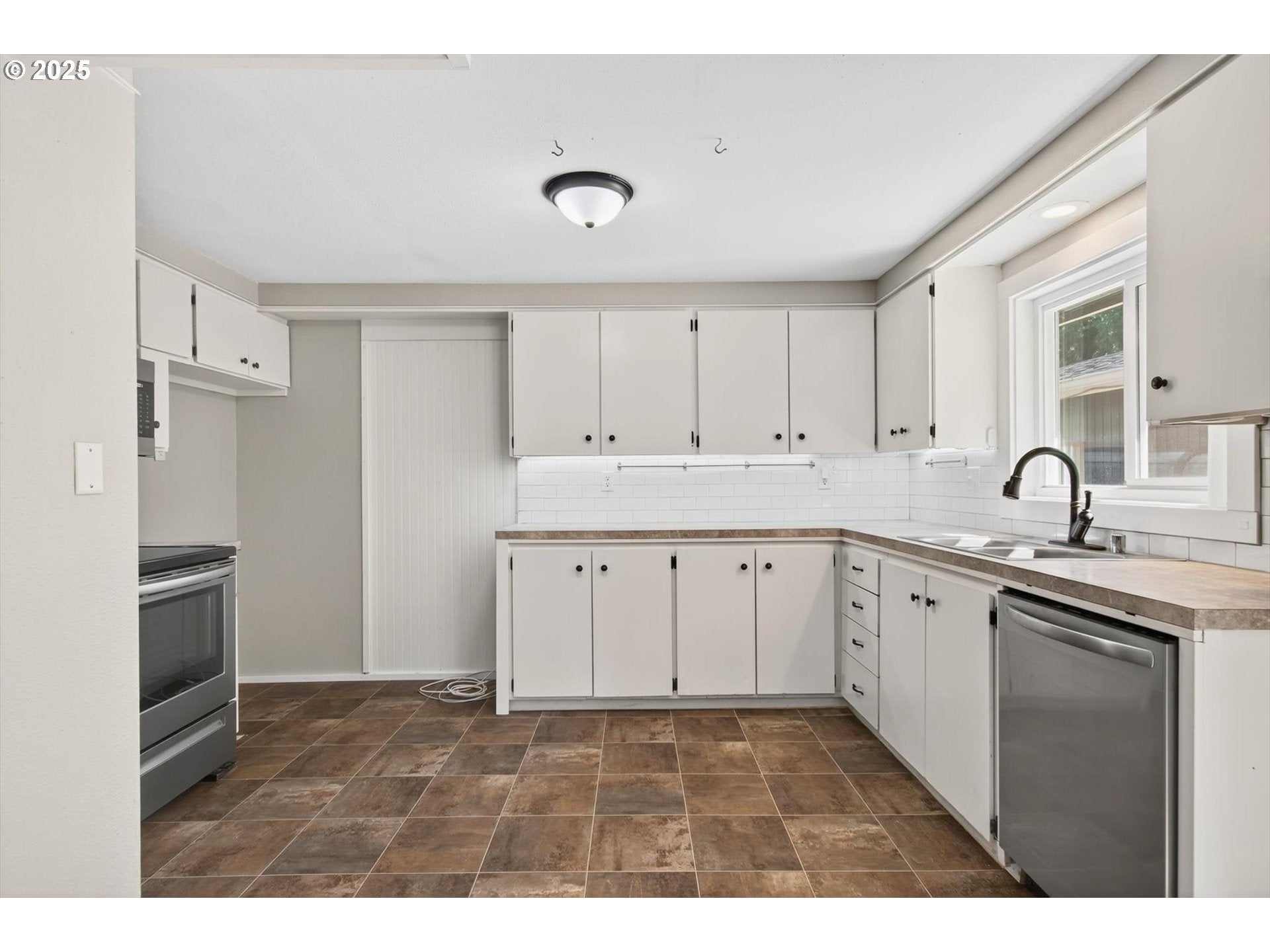 BattleGround, Washington, 98604, United States, 3 Bedrooms Bedrooms, ,2 BathroomsBathrooms,Residential,For Sale,1937806