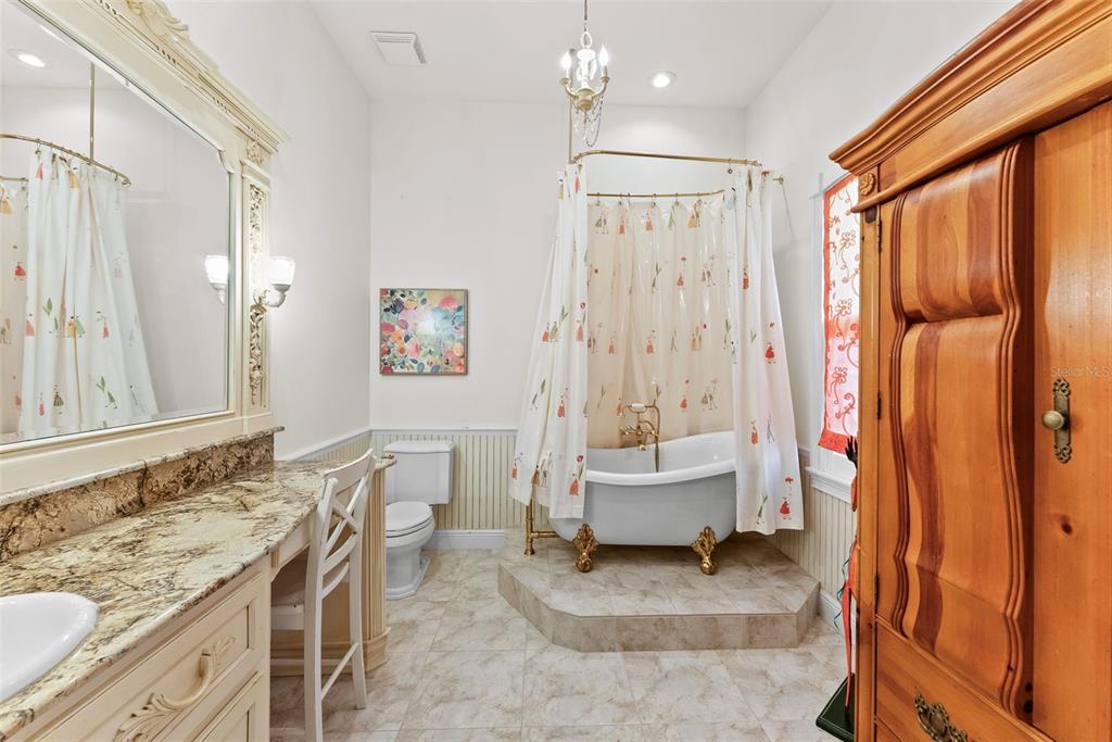 Thonotosassa, Florida, 33592, United States, 4 Bedrooms Bedrooms, ,7 BathroomsBathrooms,Residential,For Sale,1788935