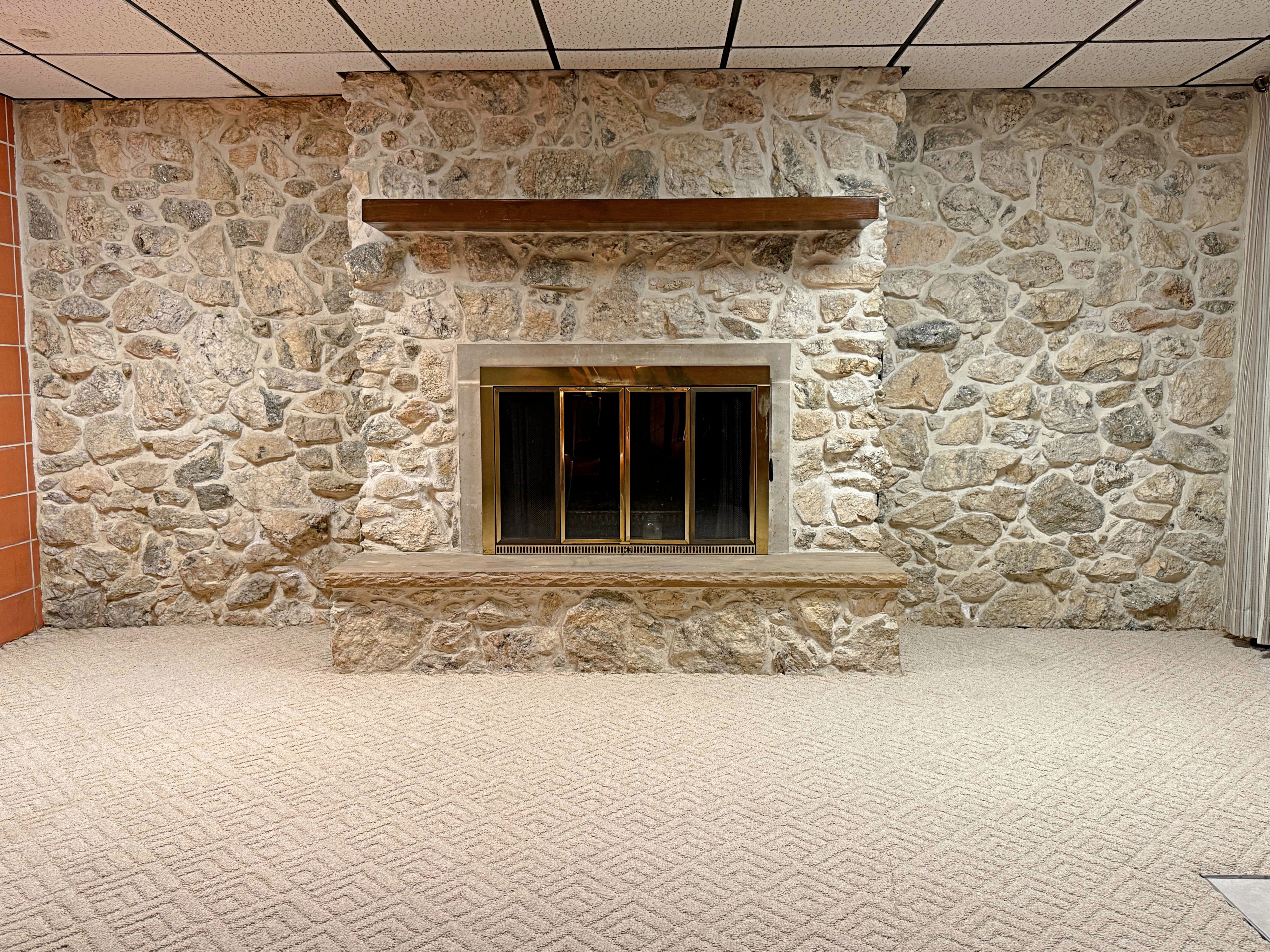 Loogootee, Indiana, 47553, United States, 3 Bedrooms Bedrooms, ,4 BathroomsBathrooms,Residential,For Sale,2002453